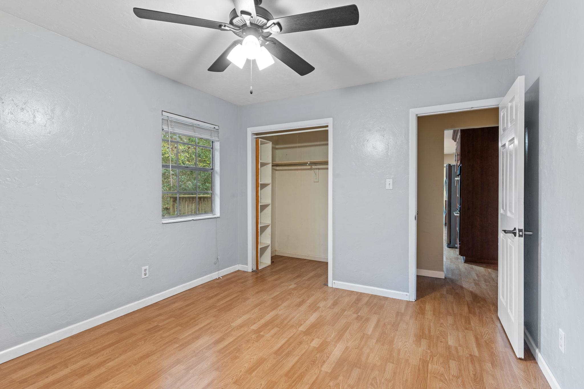 1912 W NELSON Circle