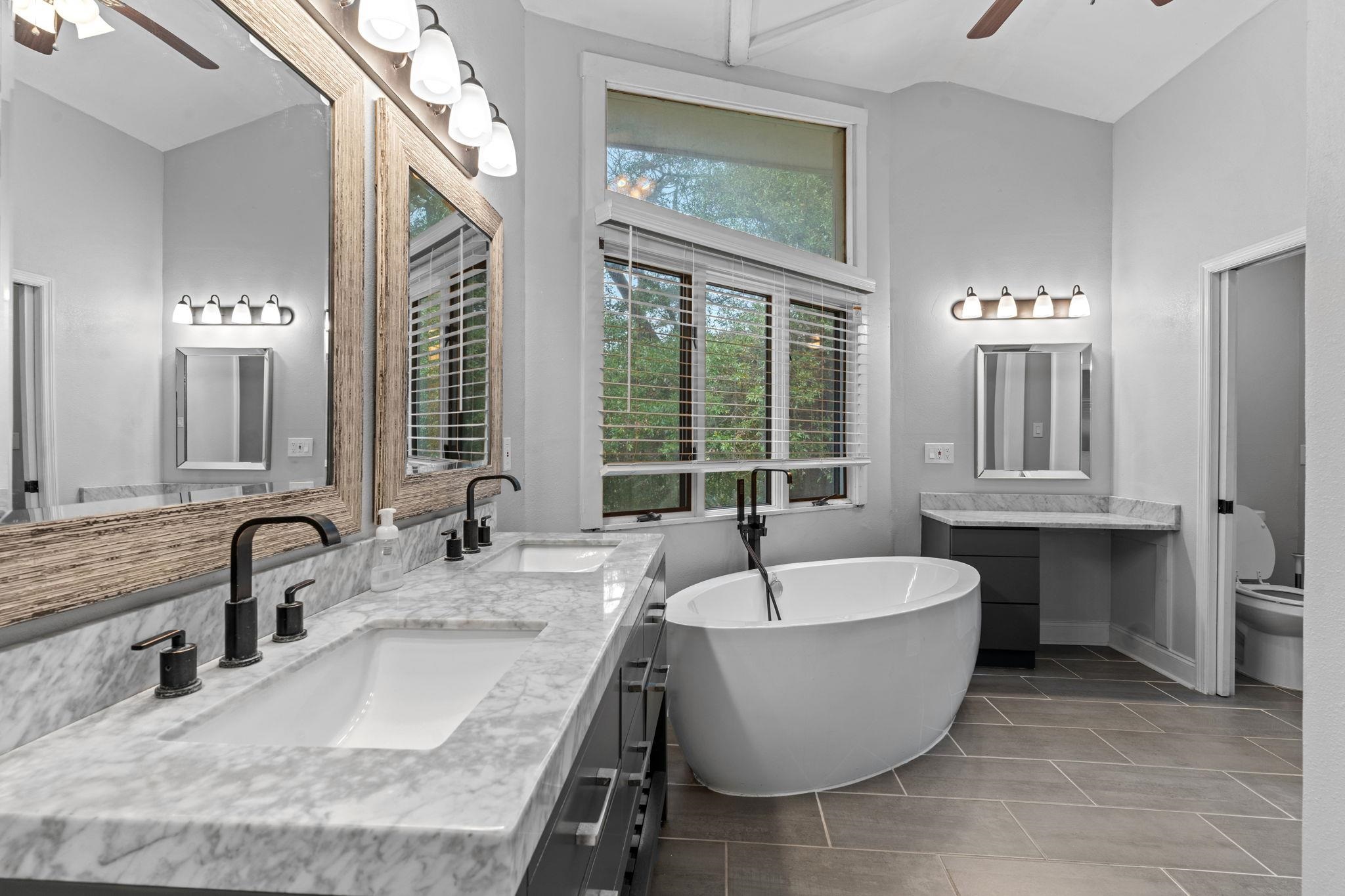 1912 W NELSON Circle