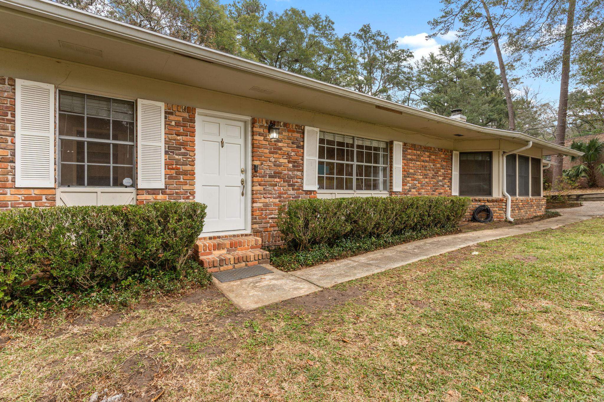 1912 W NELSON Circle