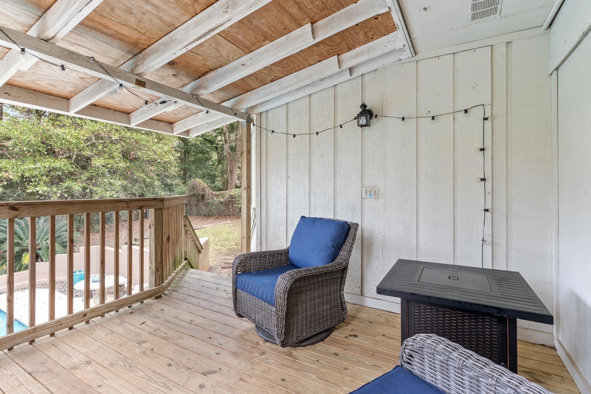 1912 W NELSON Circle