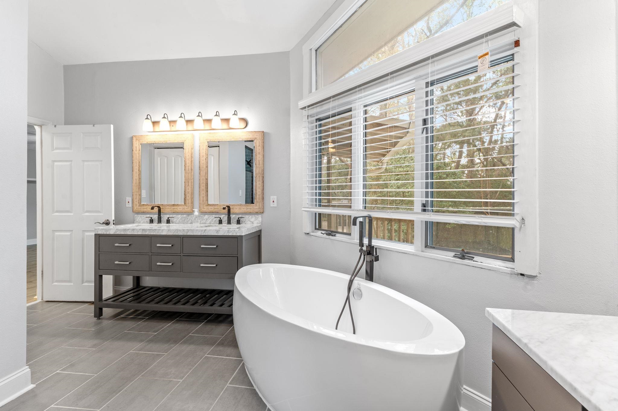 1912 W NELSON Circle