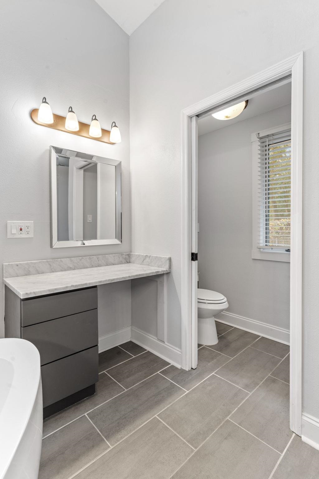 1912 W NELSON Circle