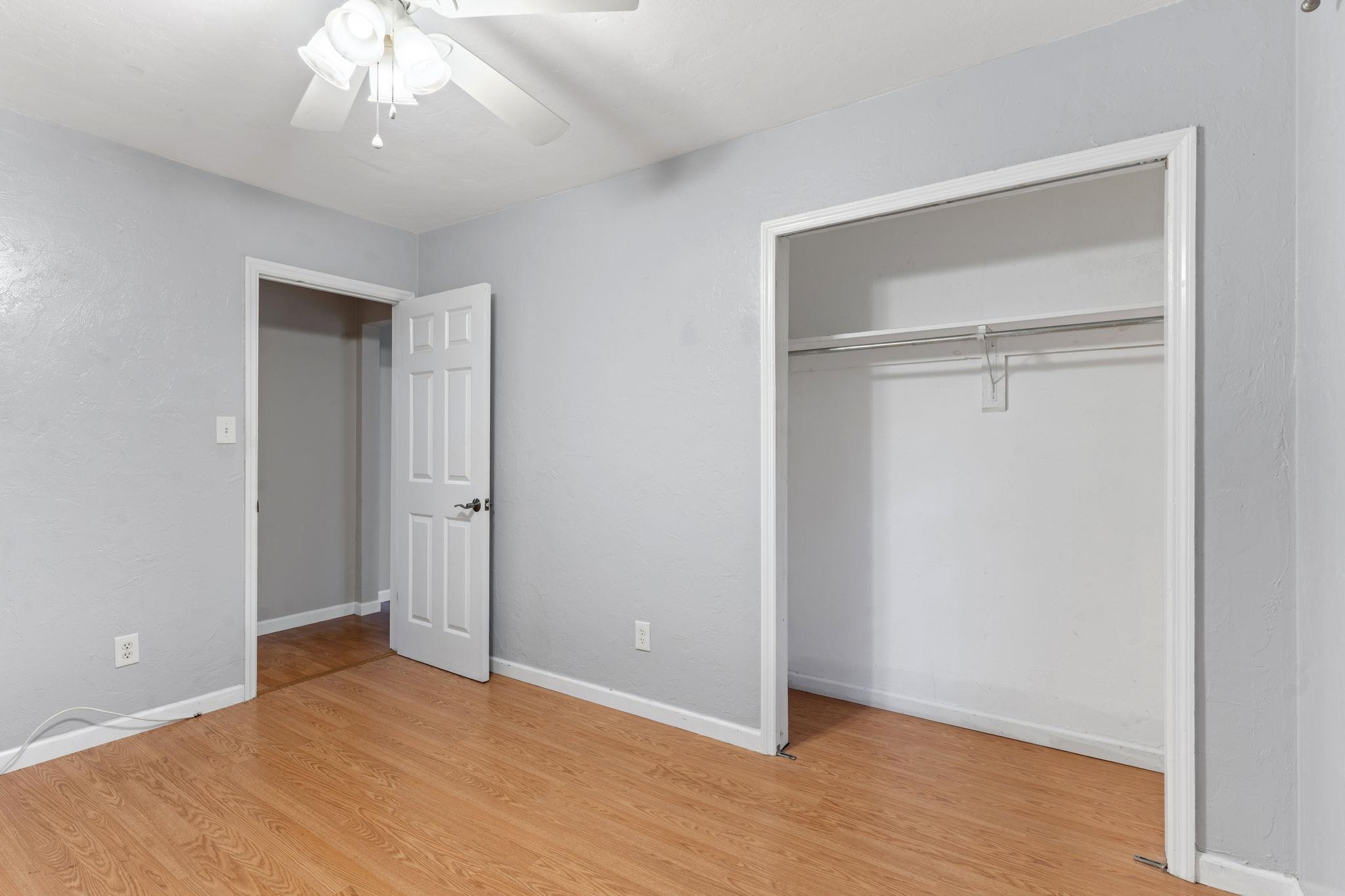 1912 W NELSON Circle