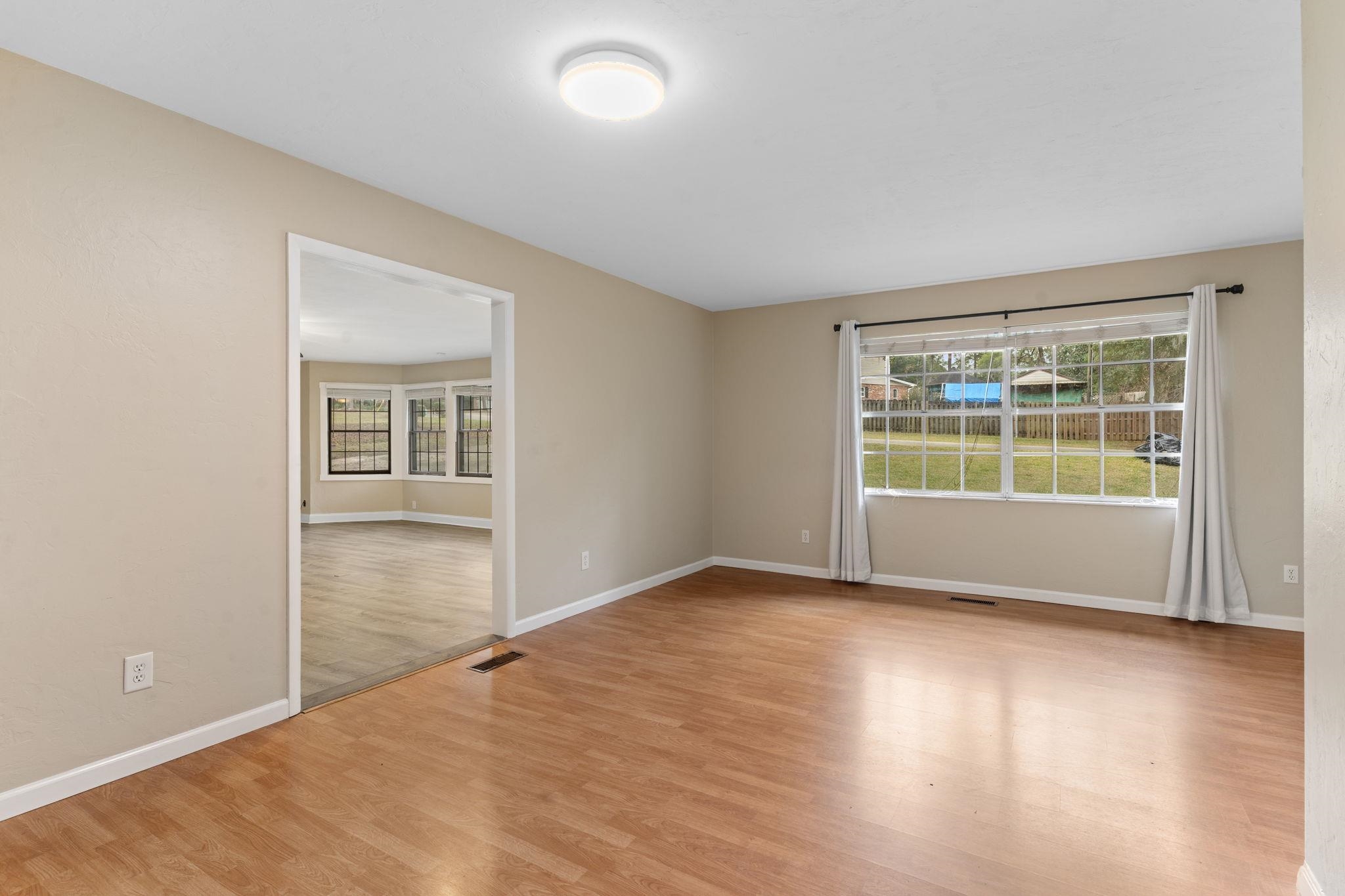 1912 W NELSON Circle