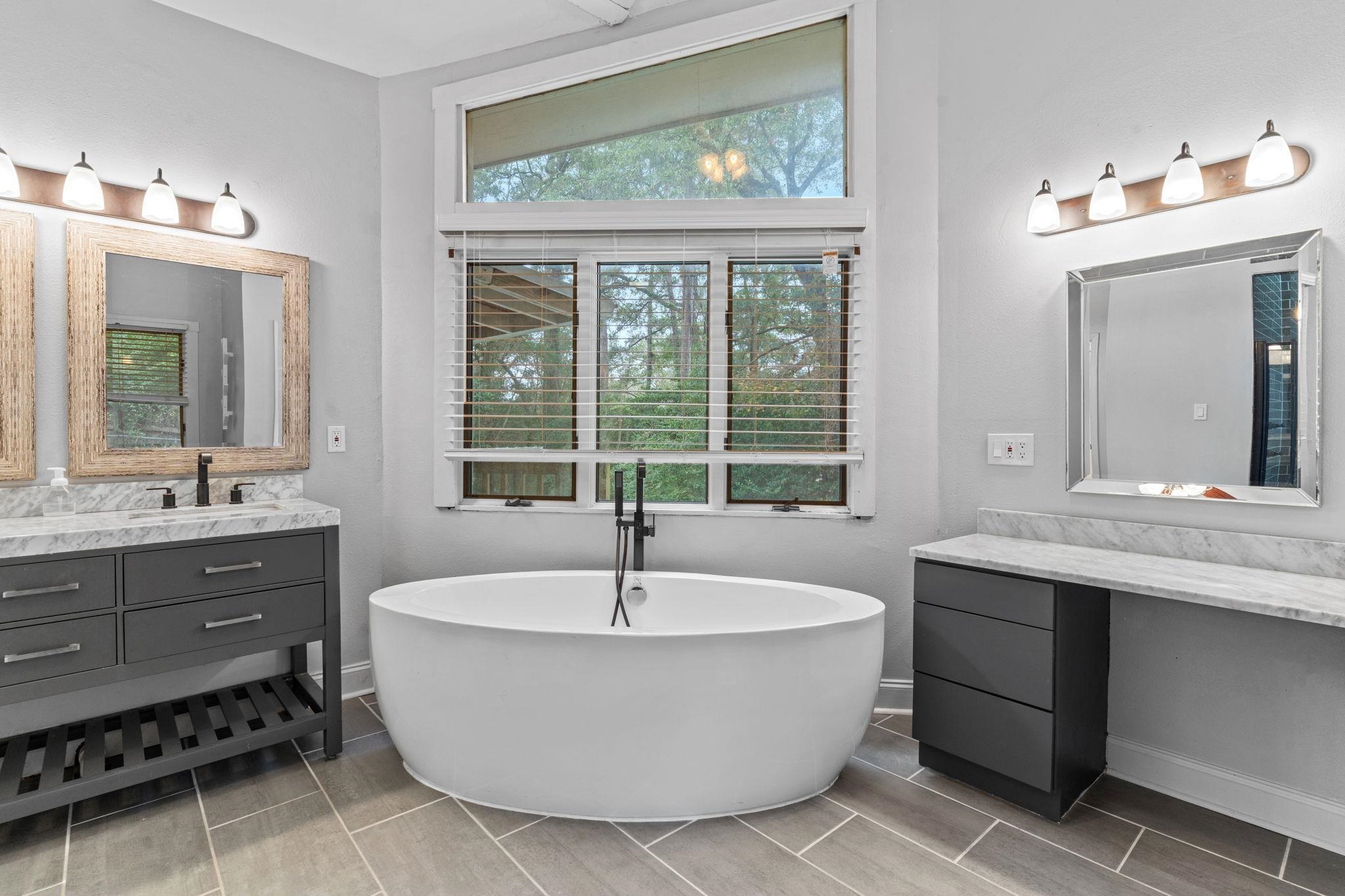 1912 W NELSON Circle