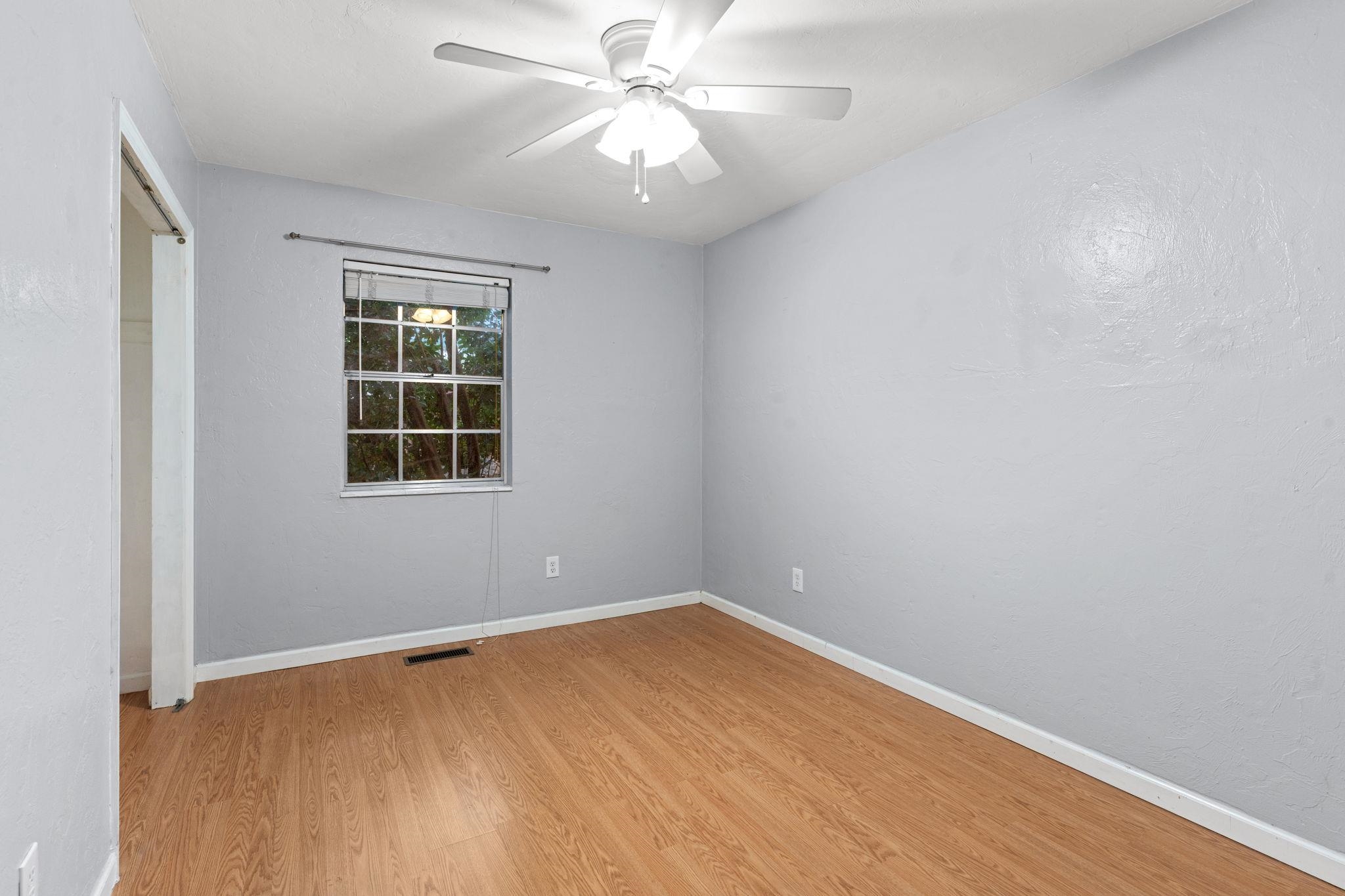 1912 W NELSON Circle