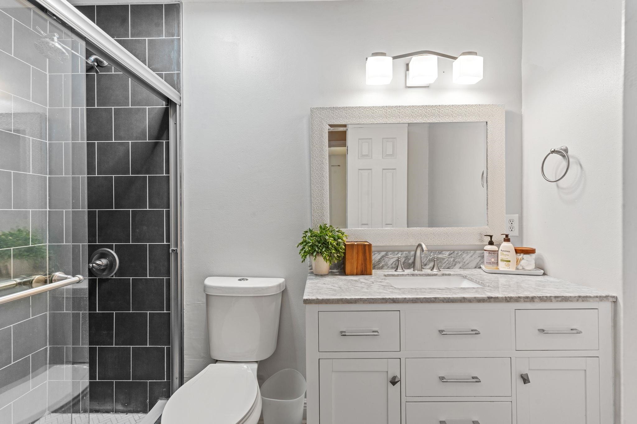 1912 W NELSON Circle