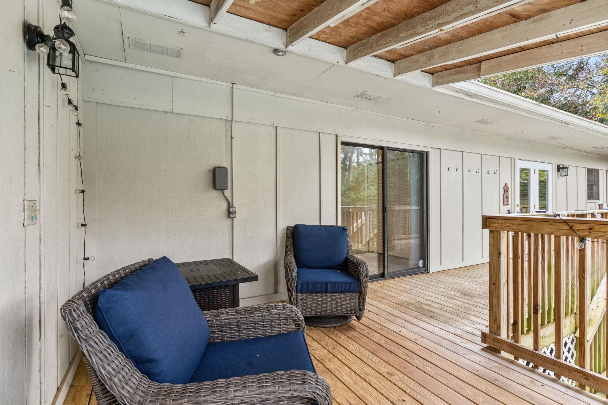 1912 W NELSON Circle