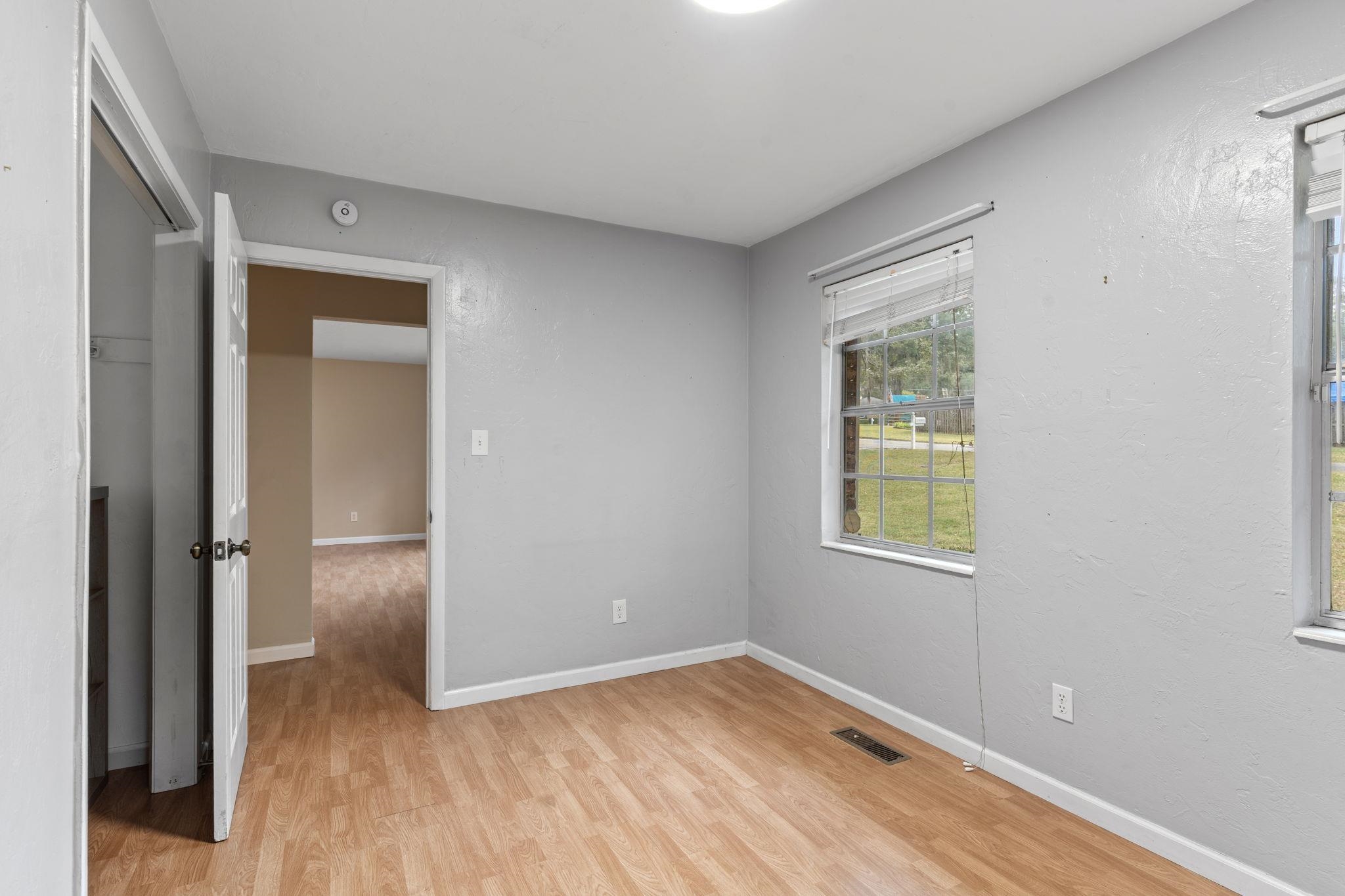 1912 W NELSON Circle