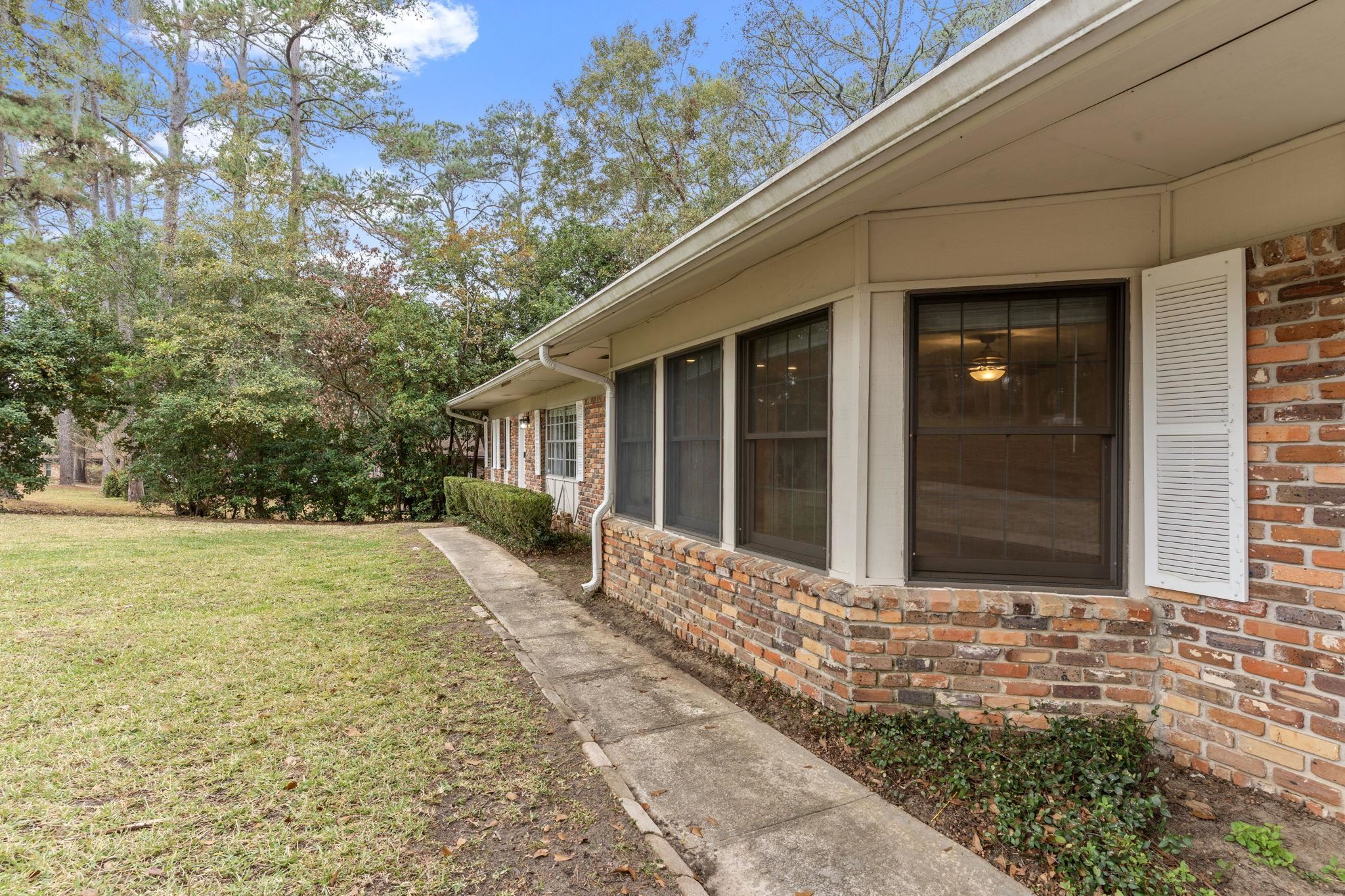 1912 W NELSON Circle