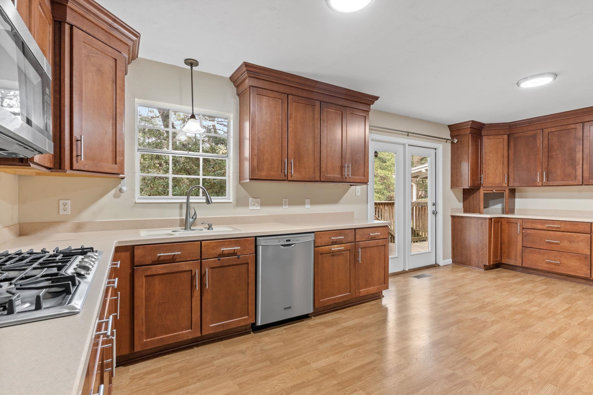 1912 W NELSON Circle