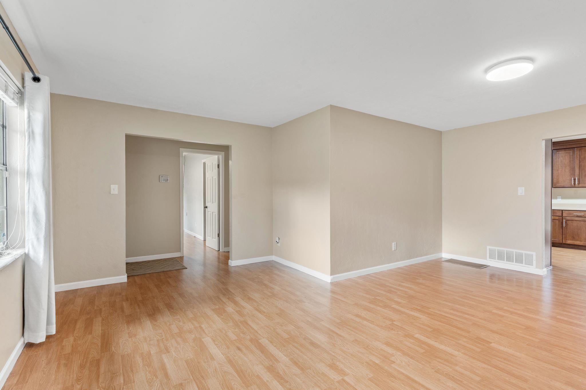 1912 W NELSON Circle