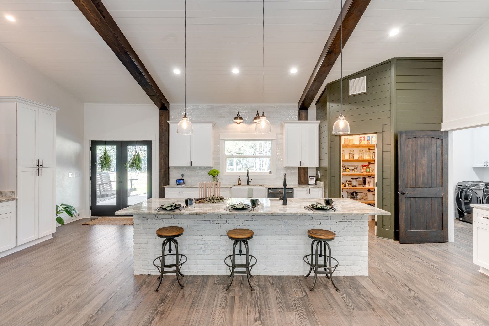 154 PANTON LESLIE Lane