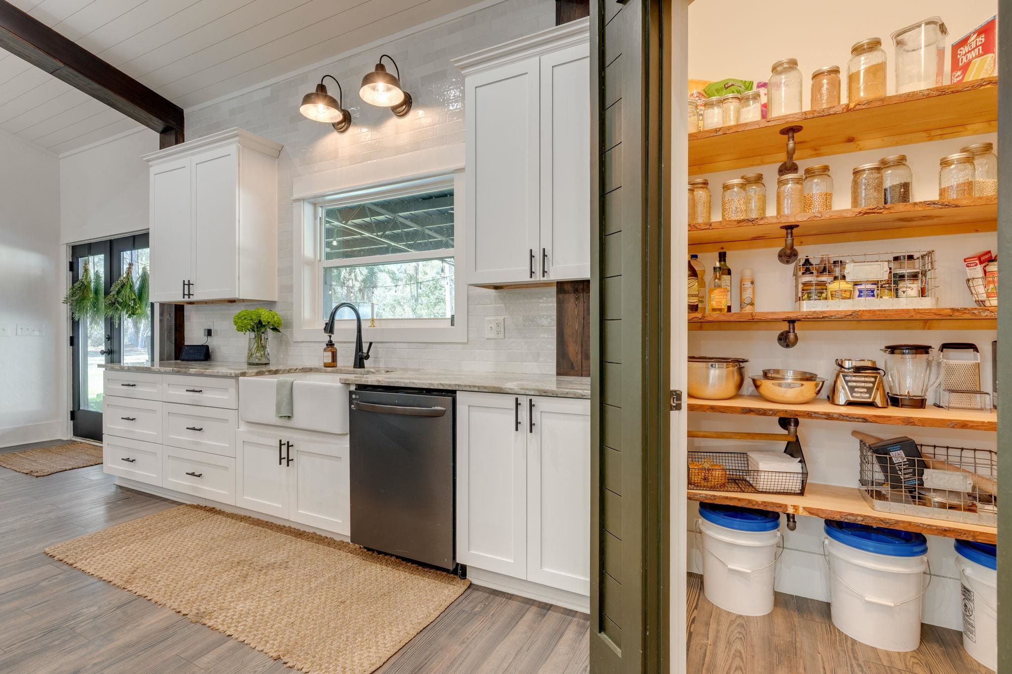 154 PANTON LESLIE Lane