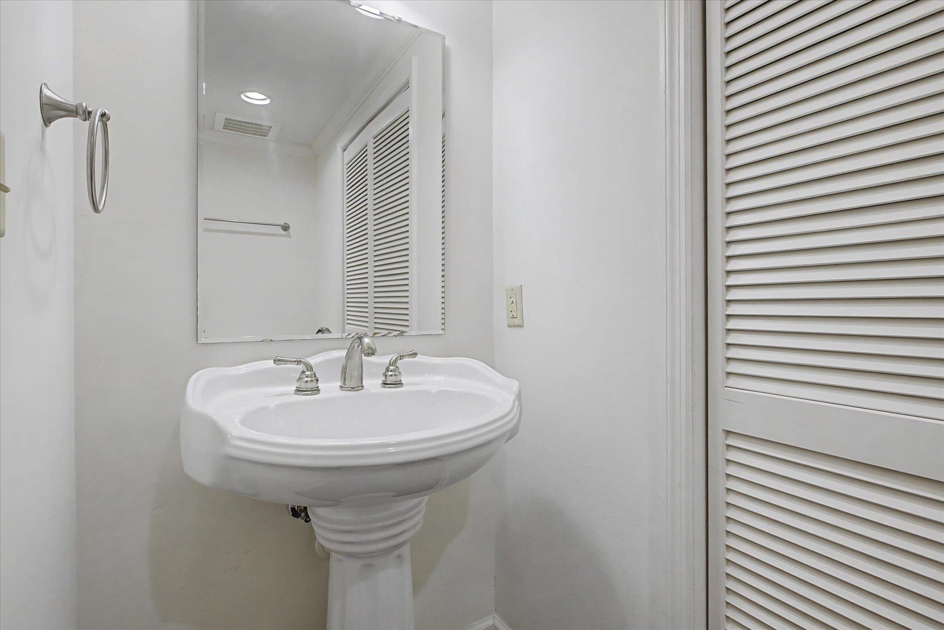 121 N Monroe St Unit 1206 East