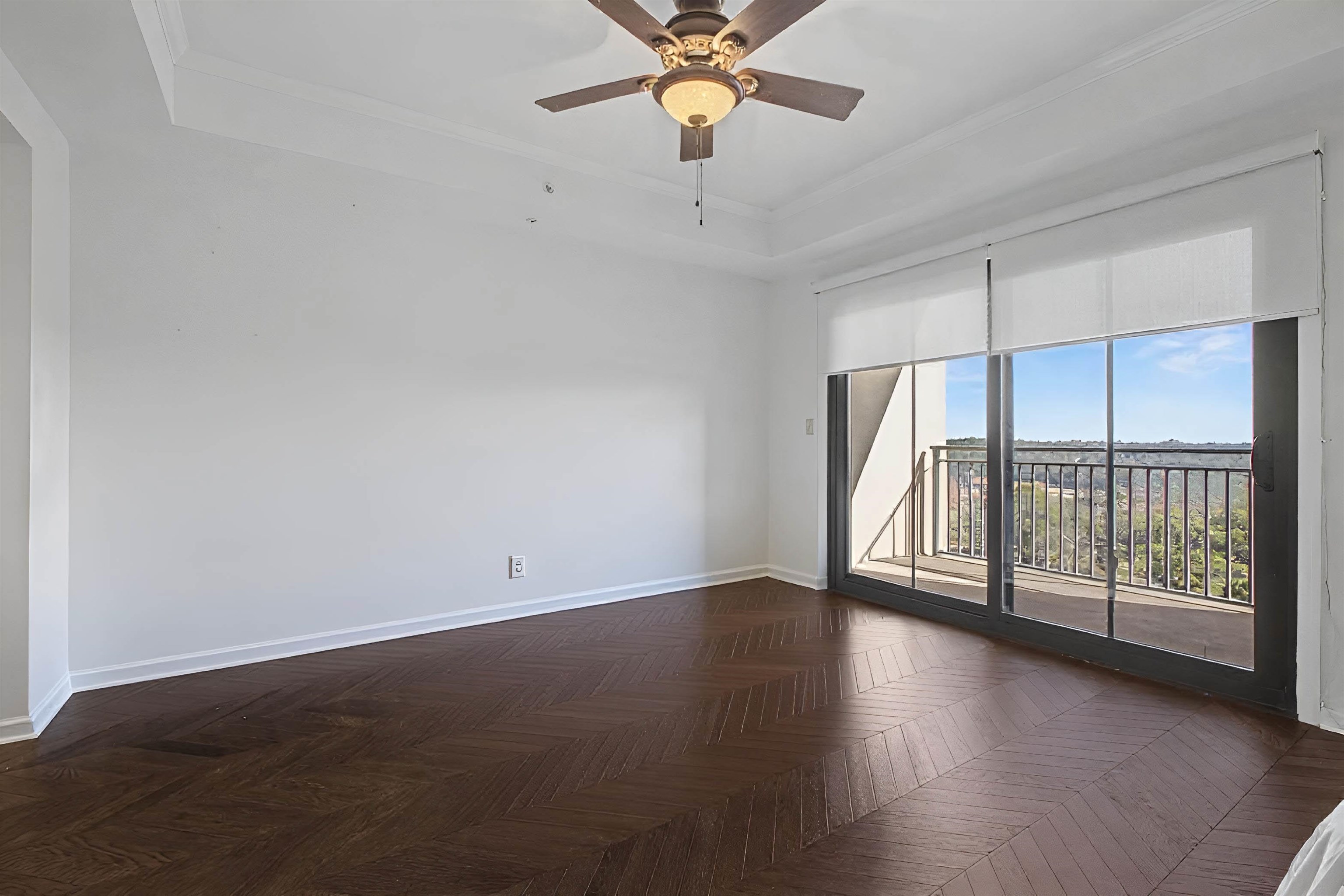 121 N Monroe St Unit 1206 East