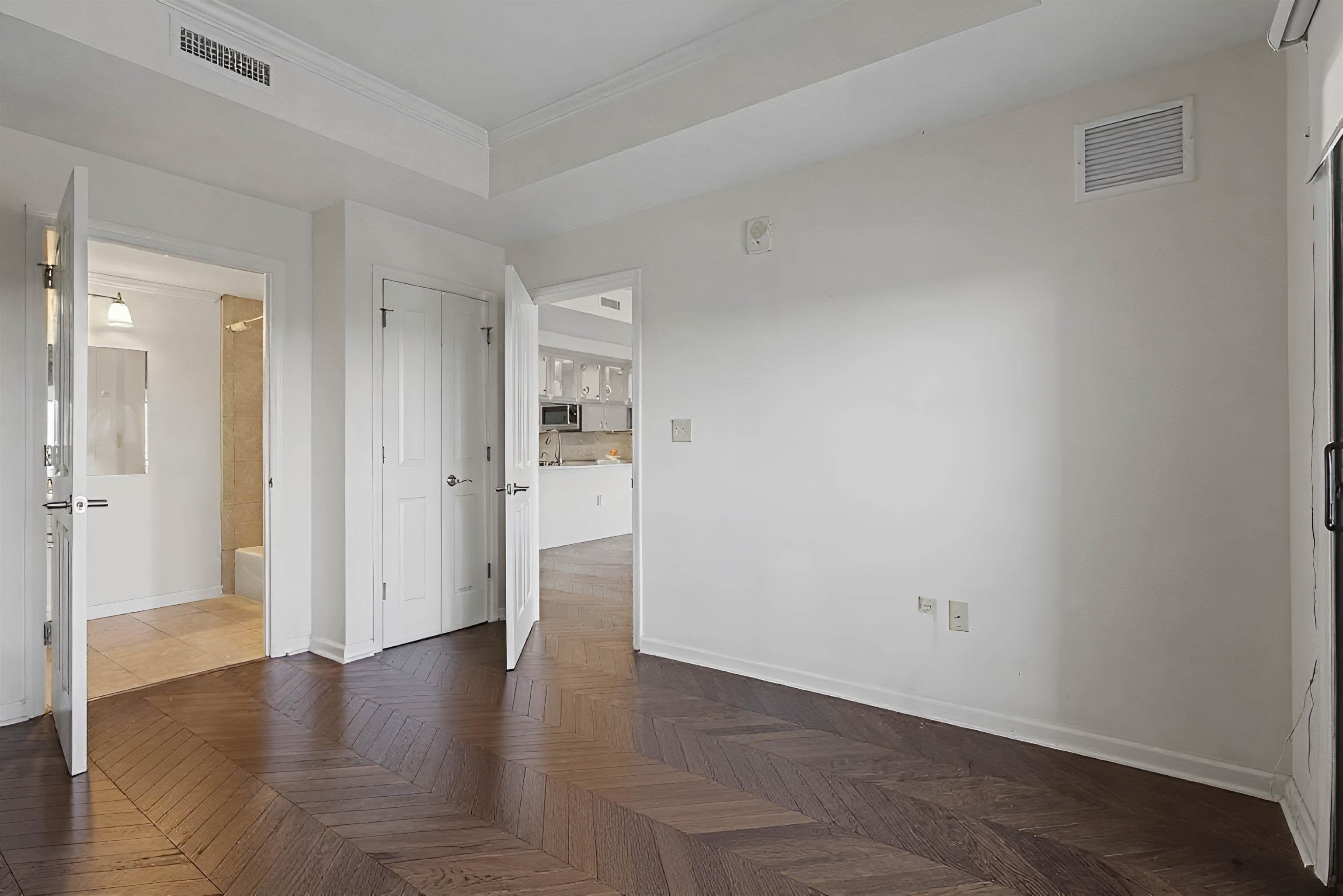 121 N Monroe St Unit 1206 East