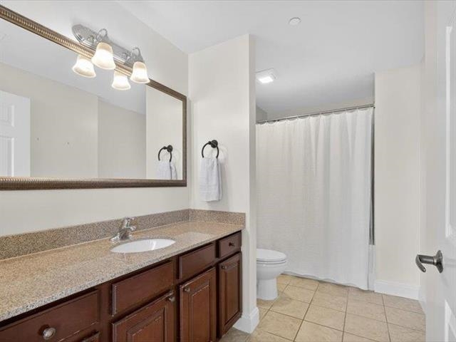 215 W College Unit 808 Avenue Unit: 808