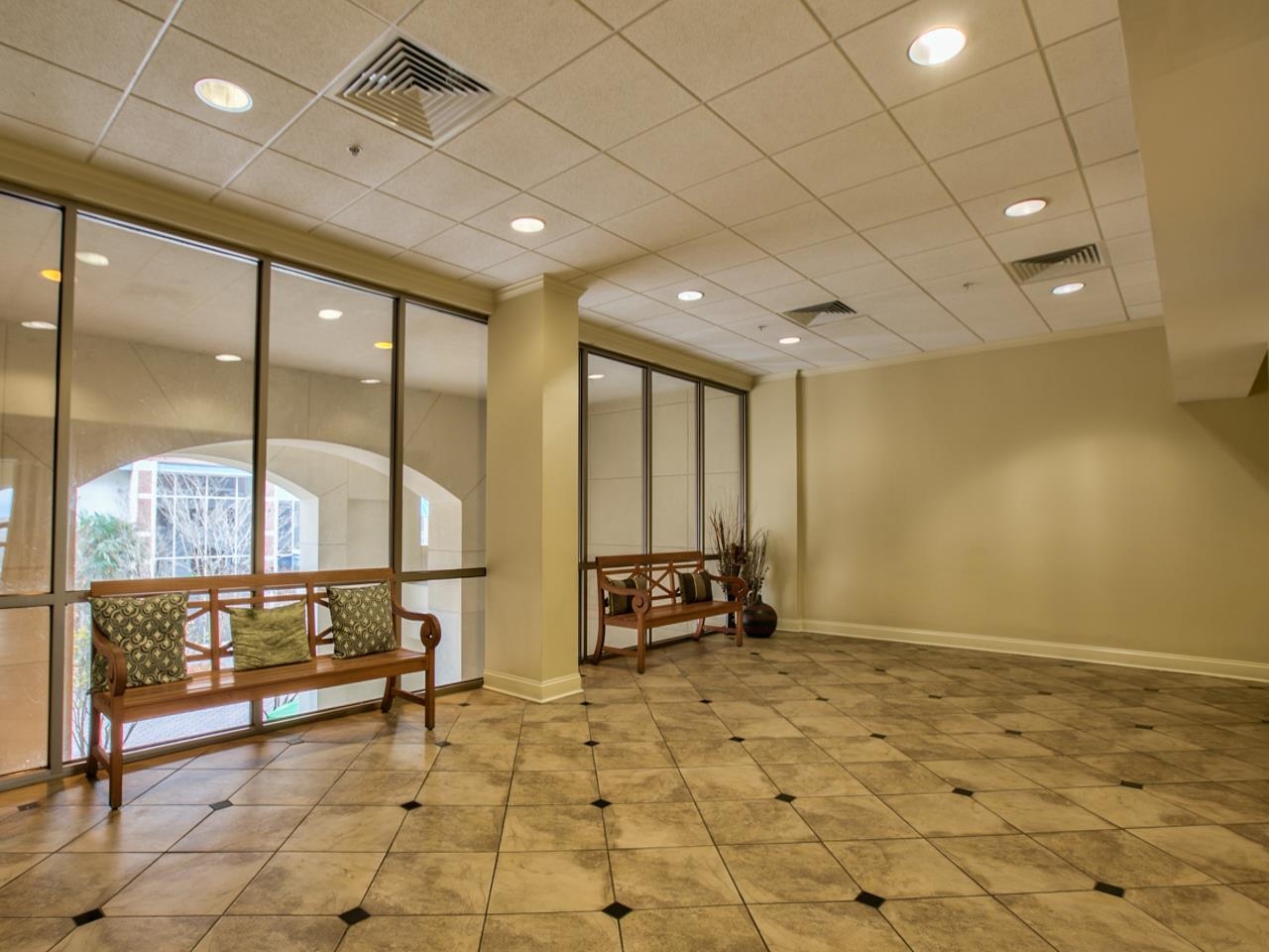 215 W College Unit 808 Avenue Unit: 808