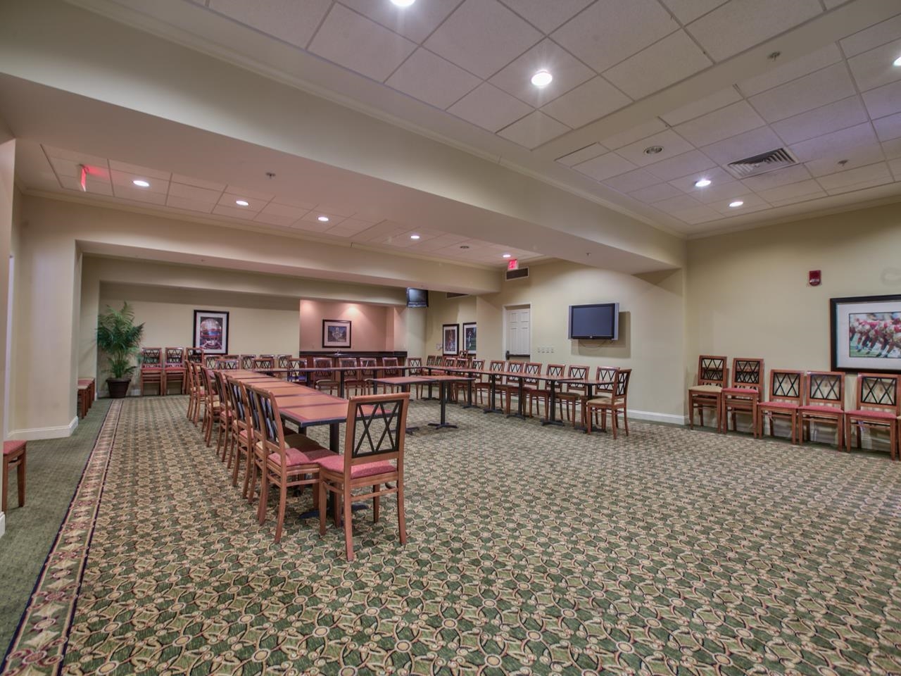 215 W College Unit 808 Avenue Unit: 808