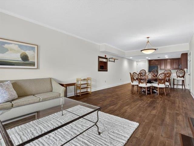 215 W College Unit 808 Avenue Unit: 808