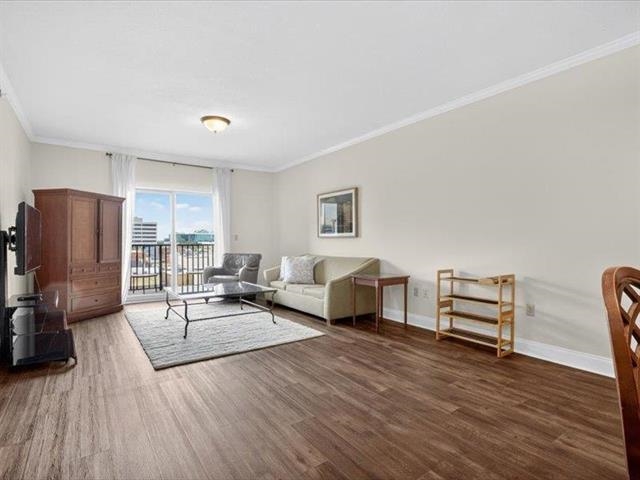 215 W College Unit 808 Avenue Unit: 808