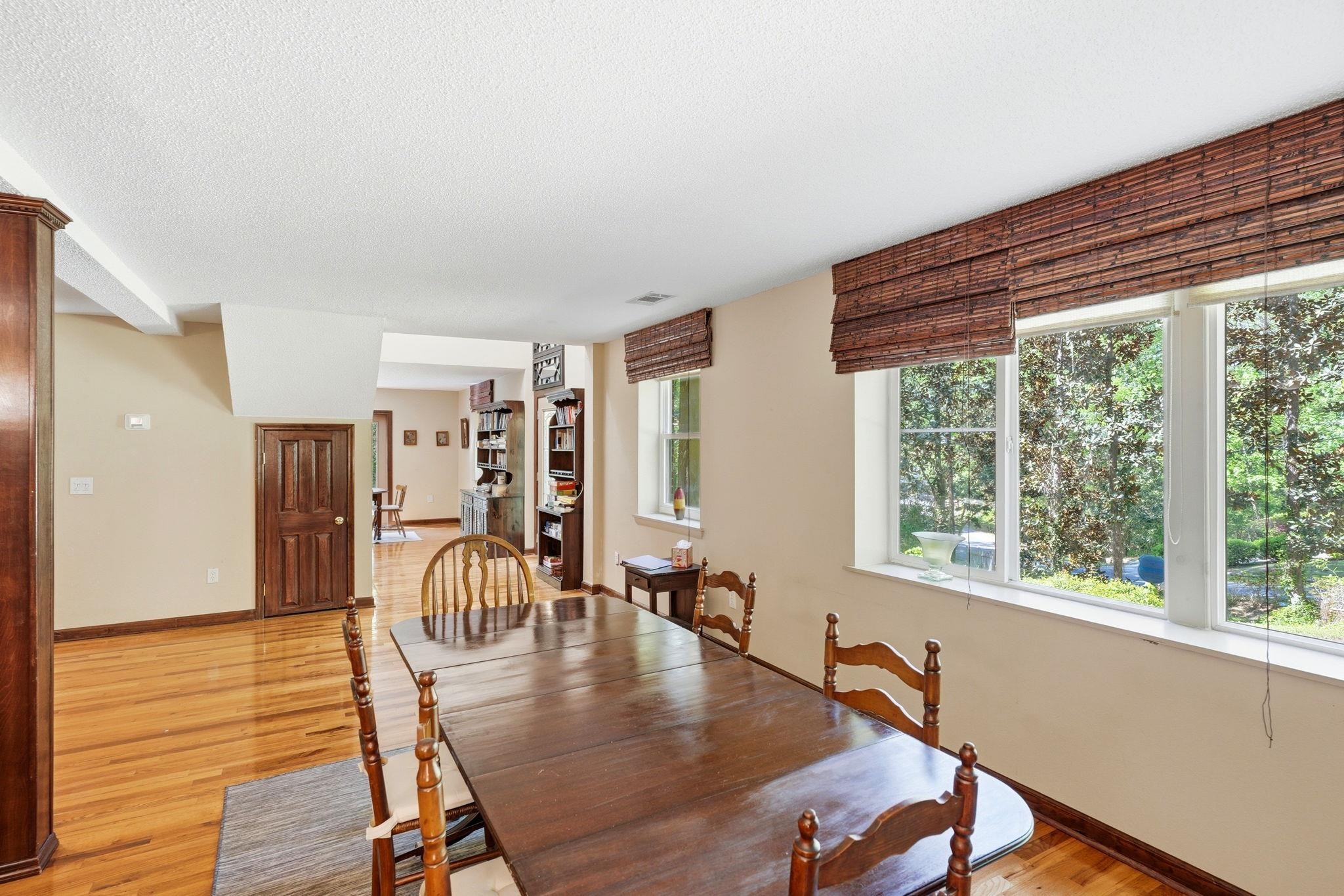 1221 LOWRY Drive