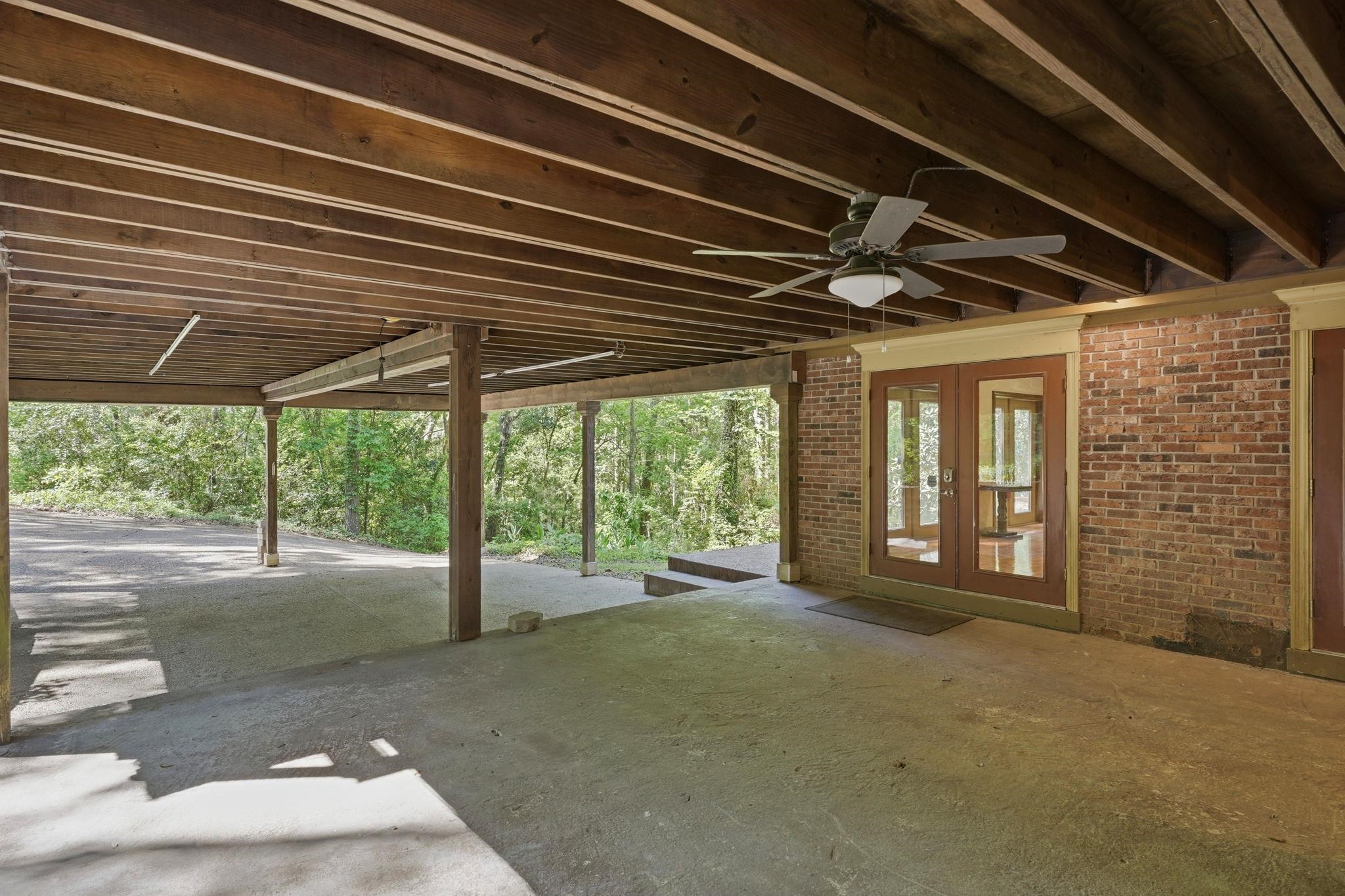1221 LOWRY Drive