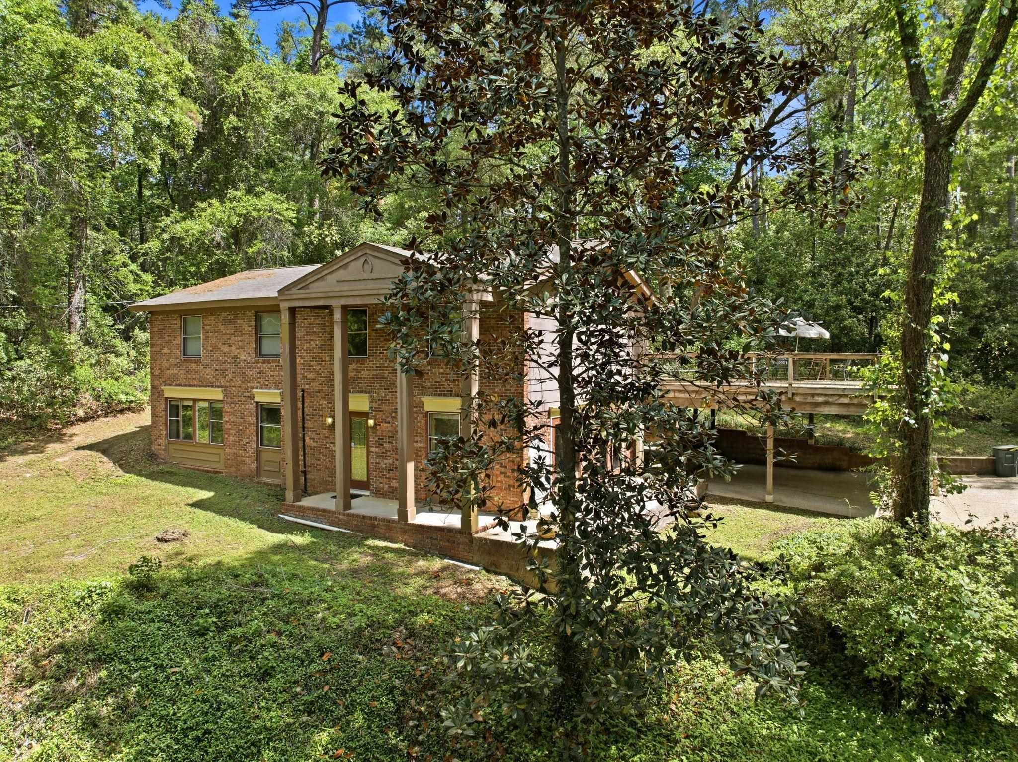 1221 LOWRY Drive