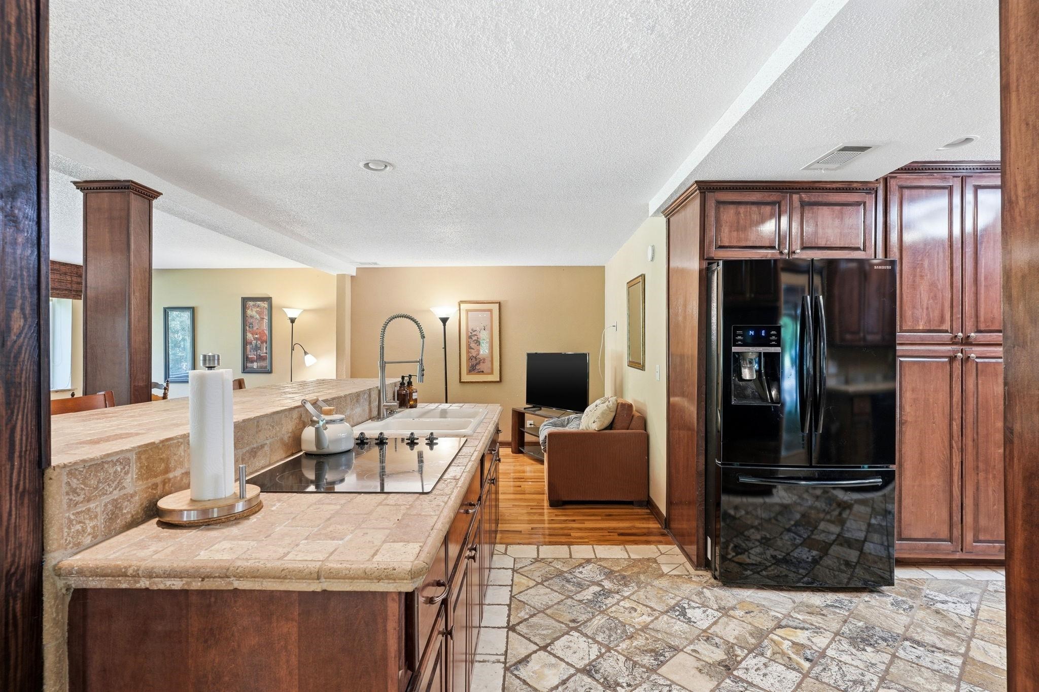 1221 LOWRY Drive
