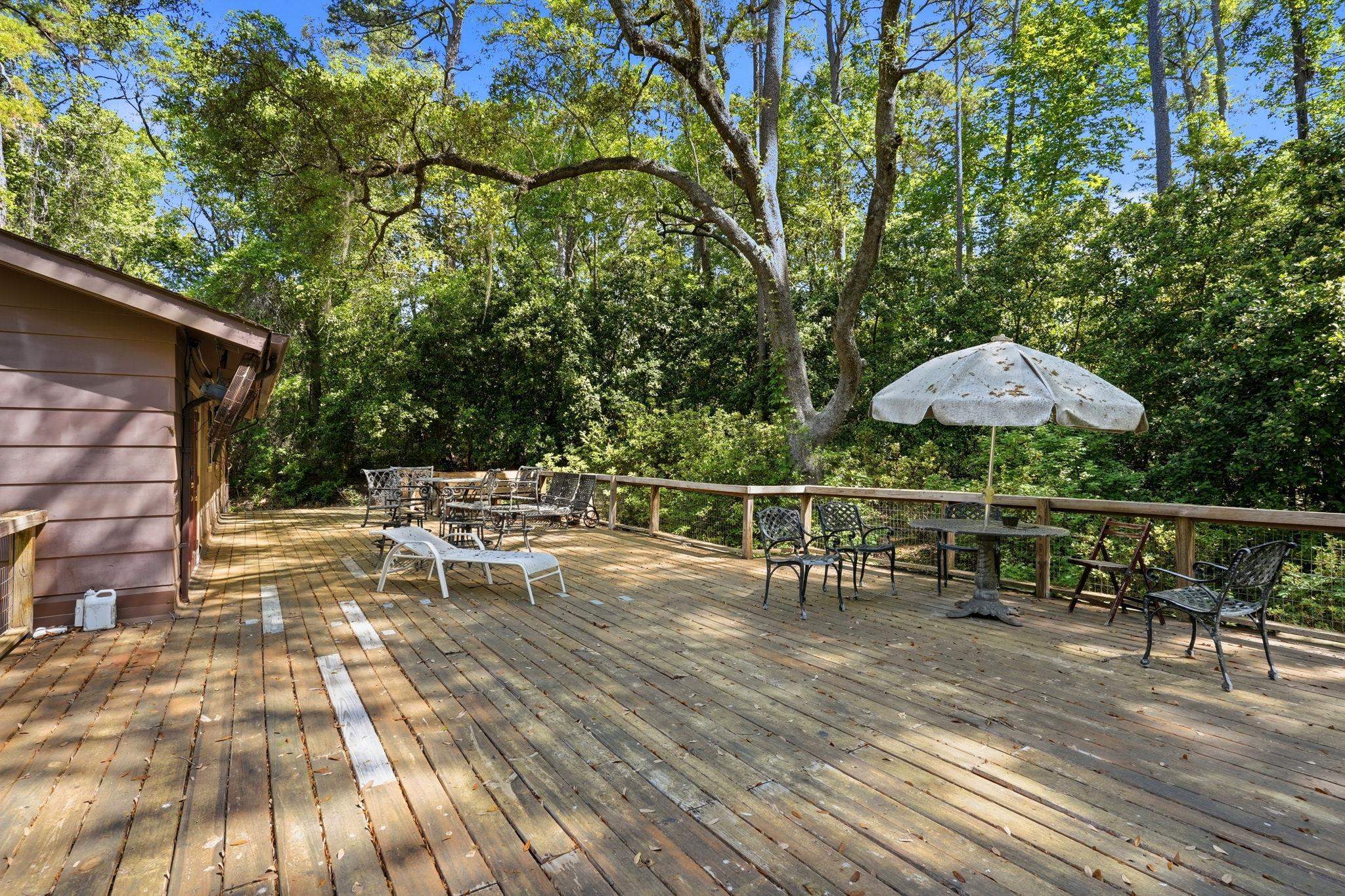 1221 LOWRY Drive
