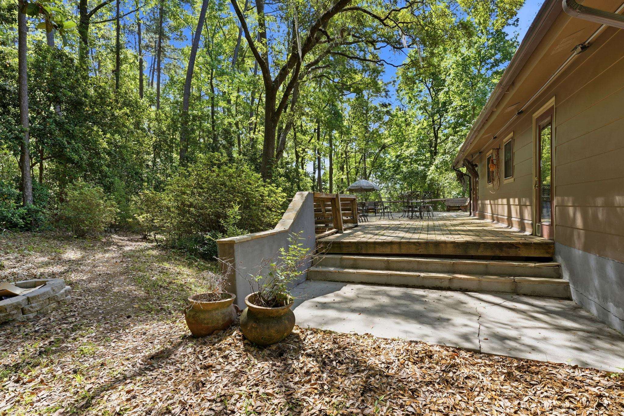 1221 LOWRY Drive