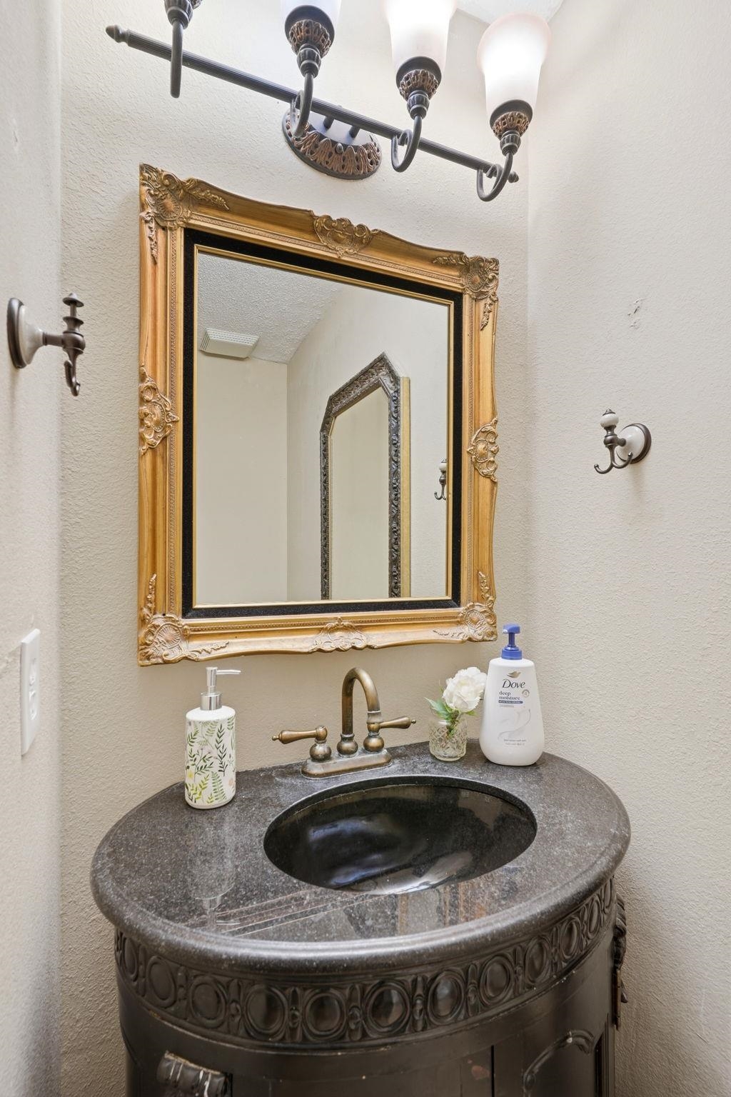 1221 LOWRY Drive