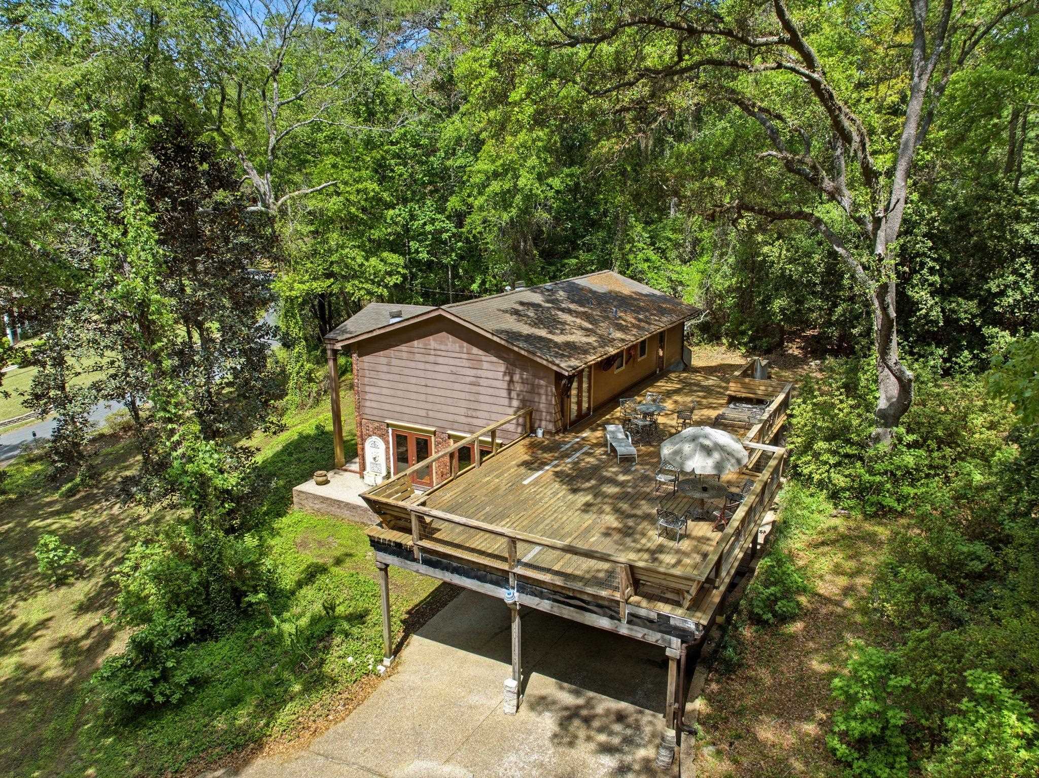 1221 LOWRY Drive