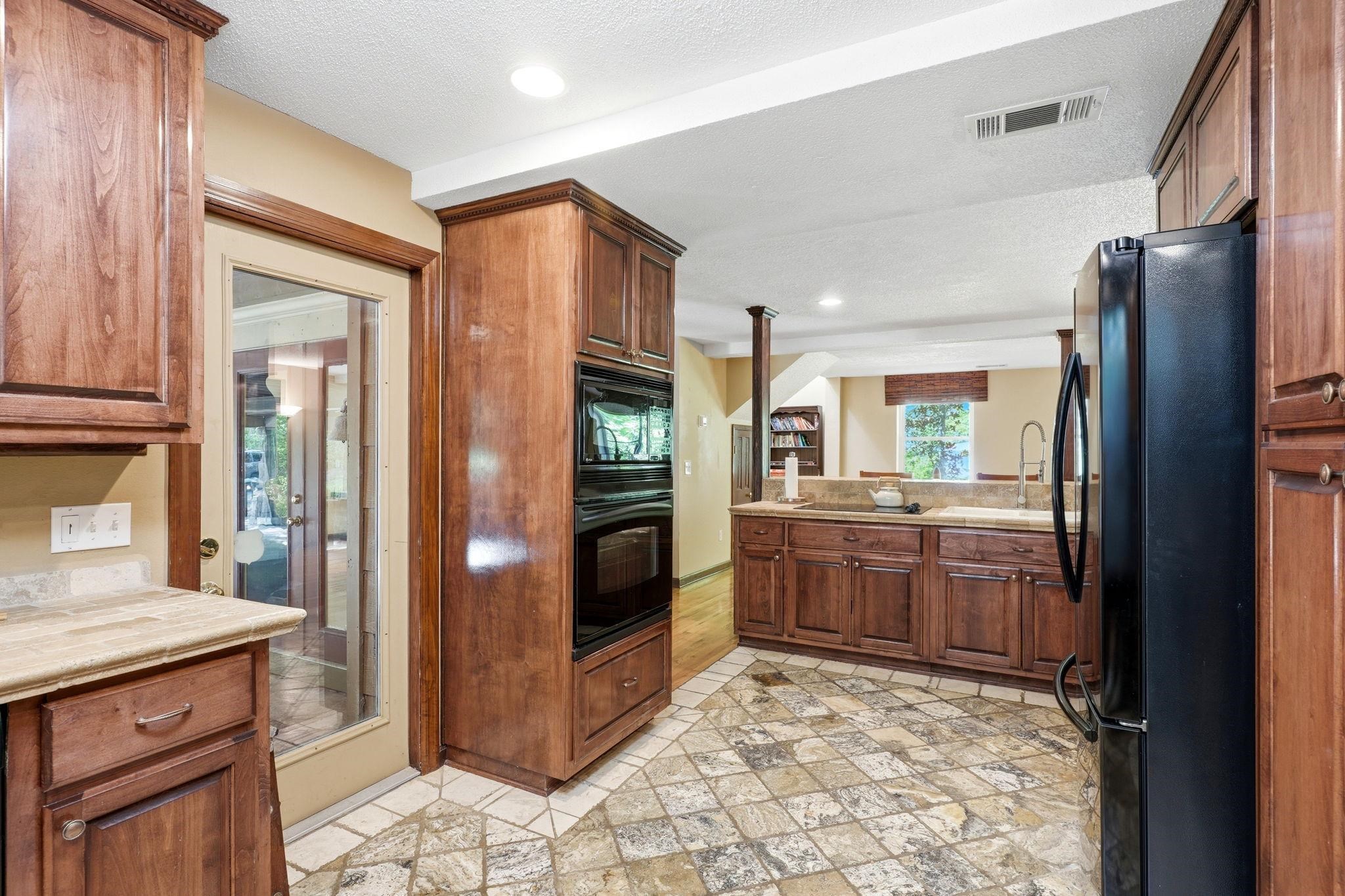 1221 LOWRY Drive