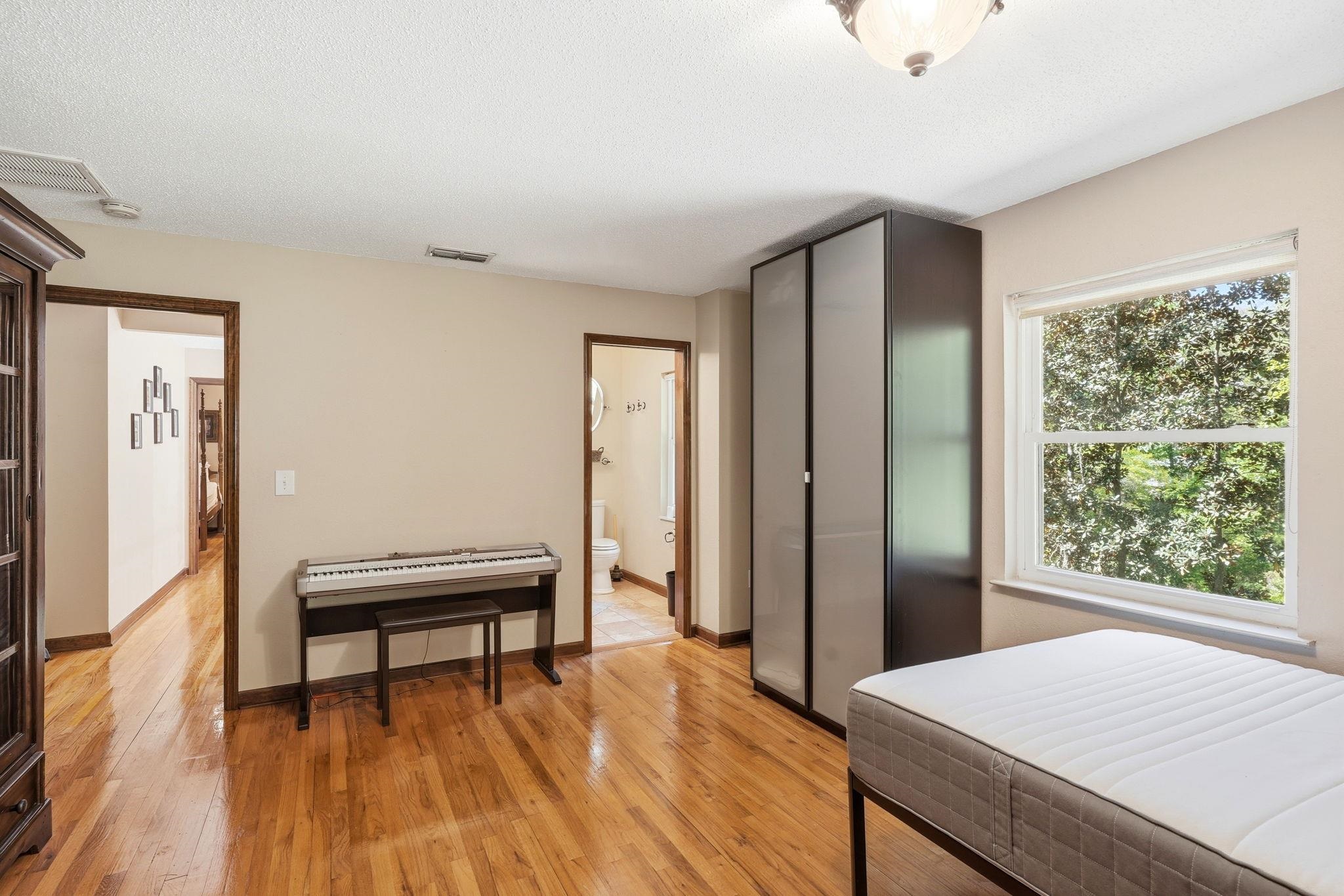 1221 LOWRY Drive