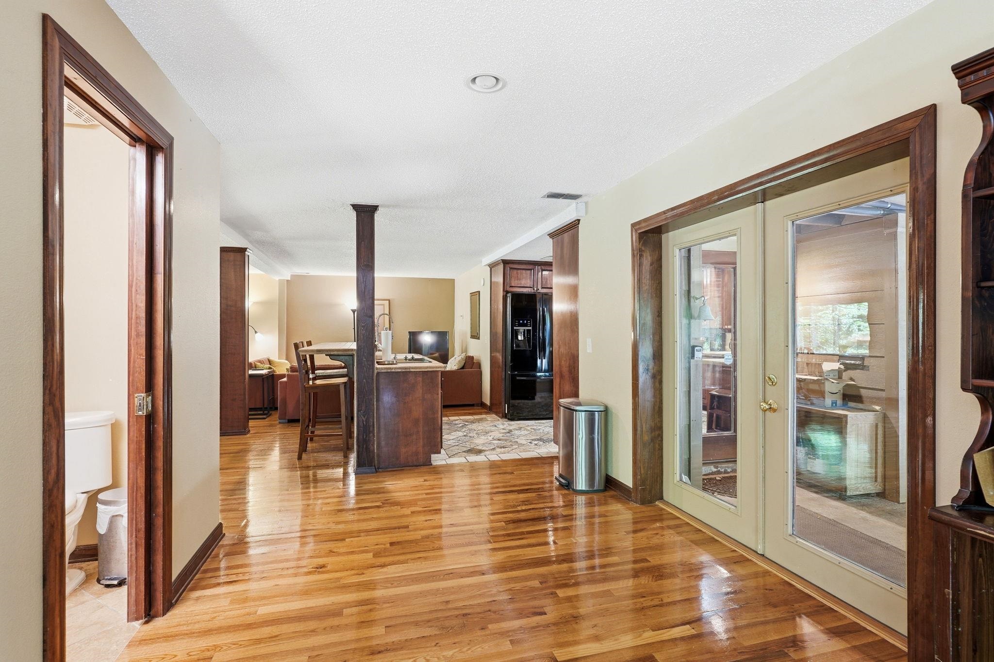 1221 LOWRY Drive