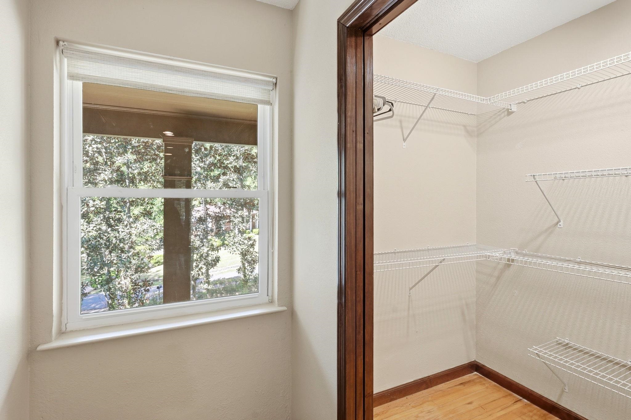 1221 LOWRY Drive