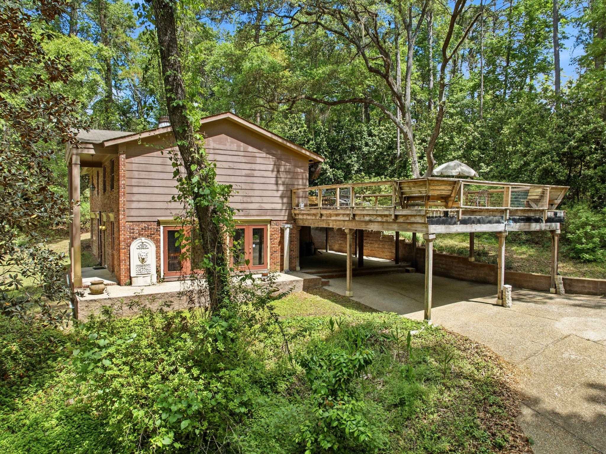 1221 LOWRY Drive