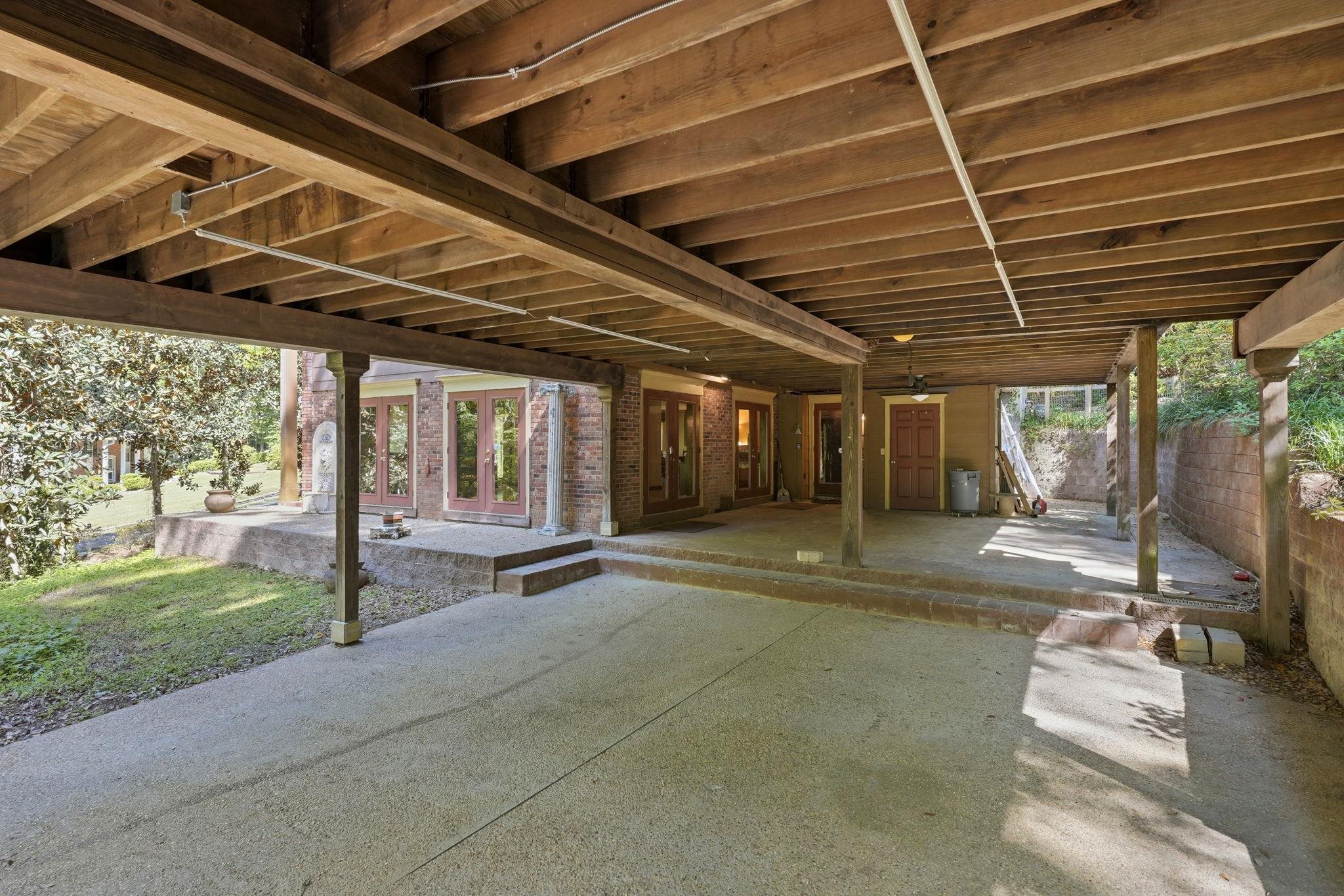 1221 LOWRY Drive