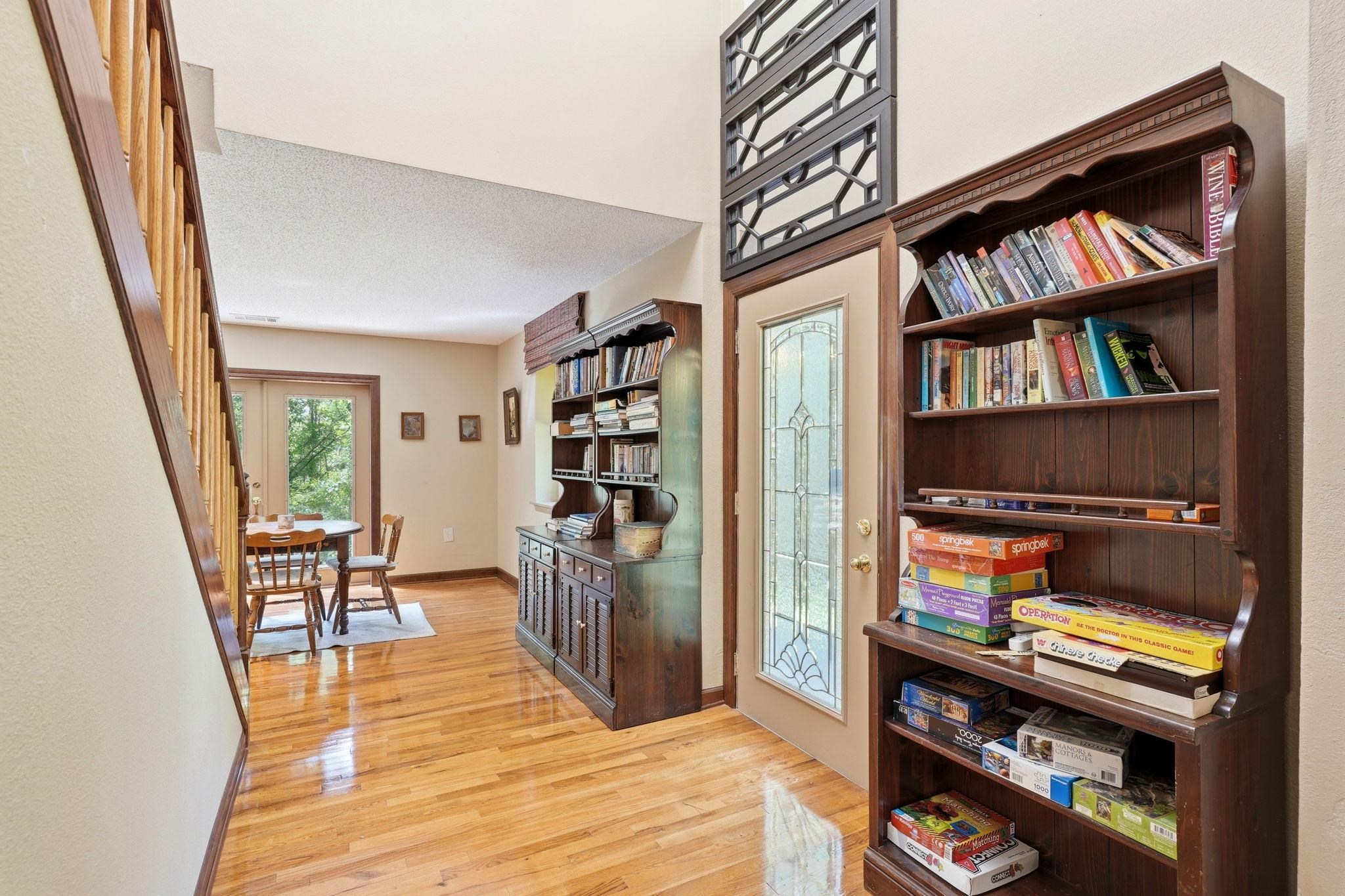 1221 LOWRY Drive