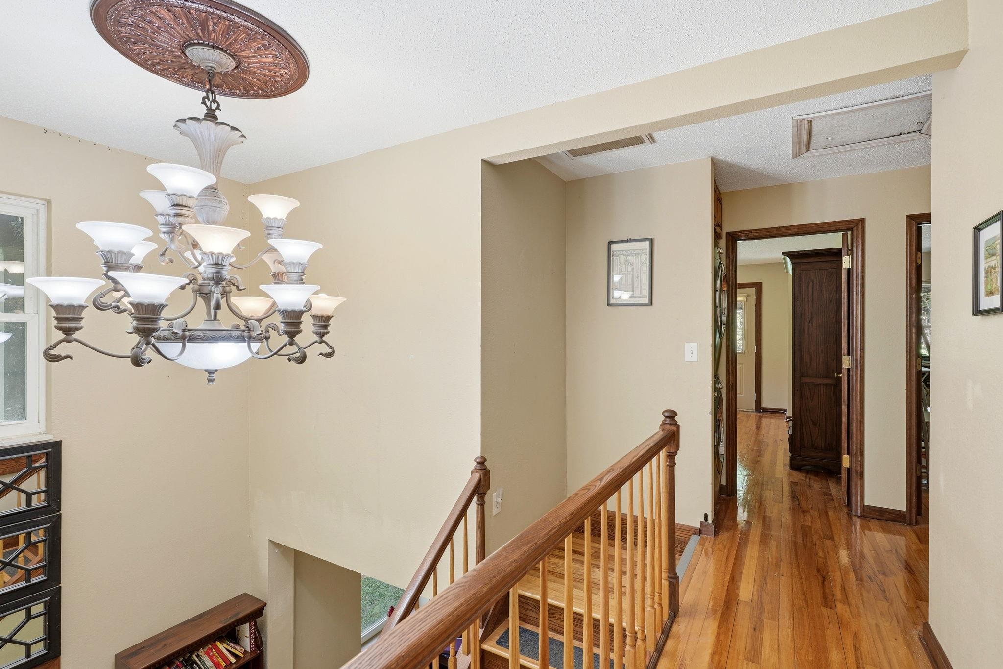 1221 LOWRY Drive