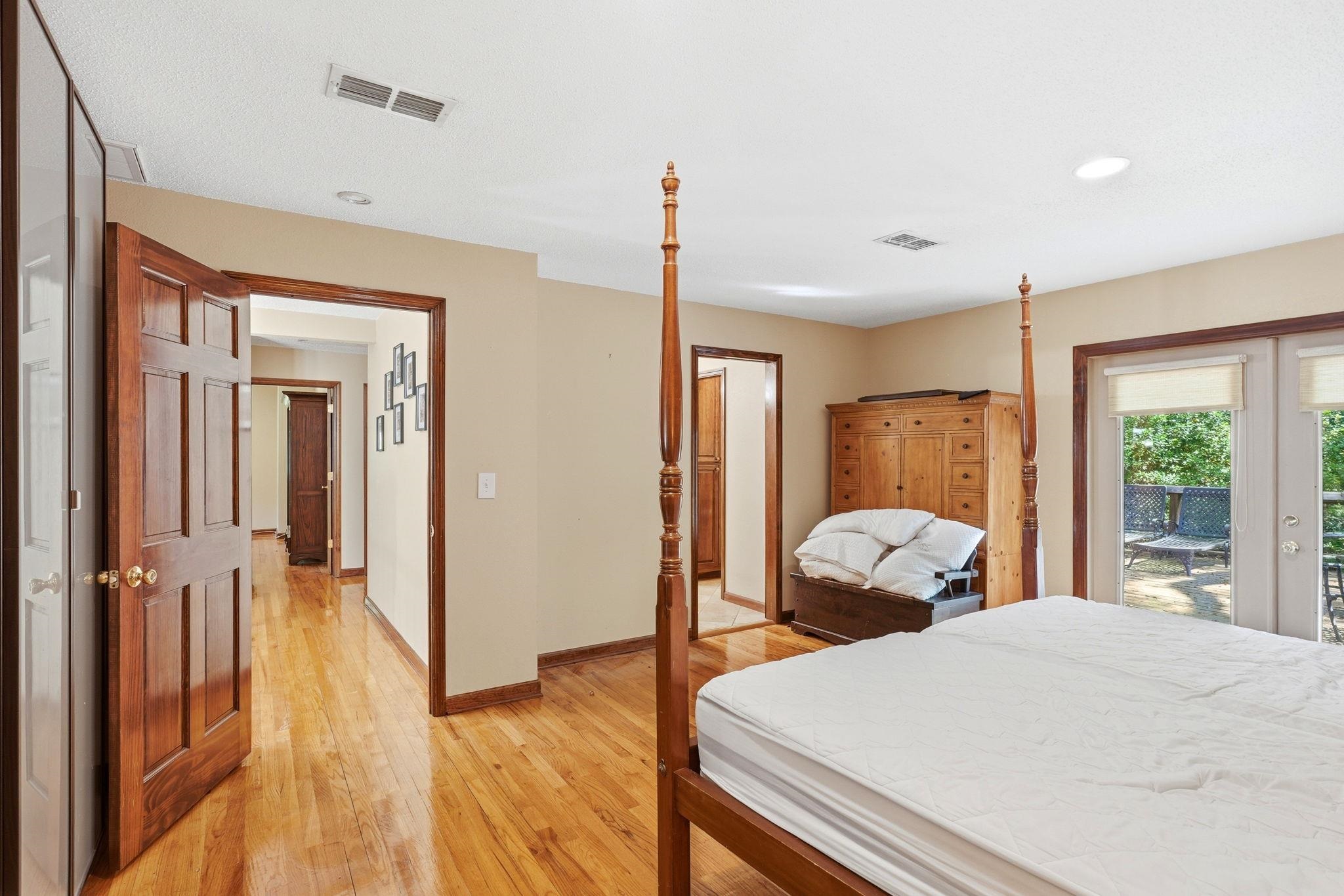 1221 LOWRY Drive
