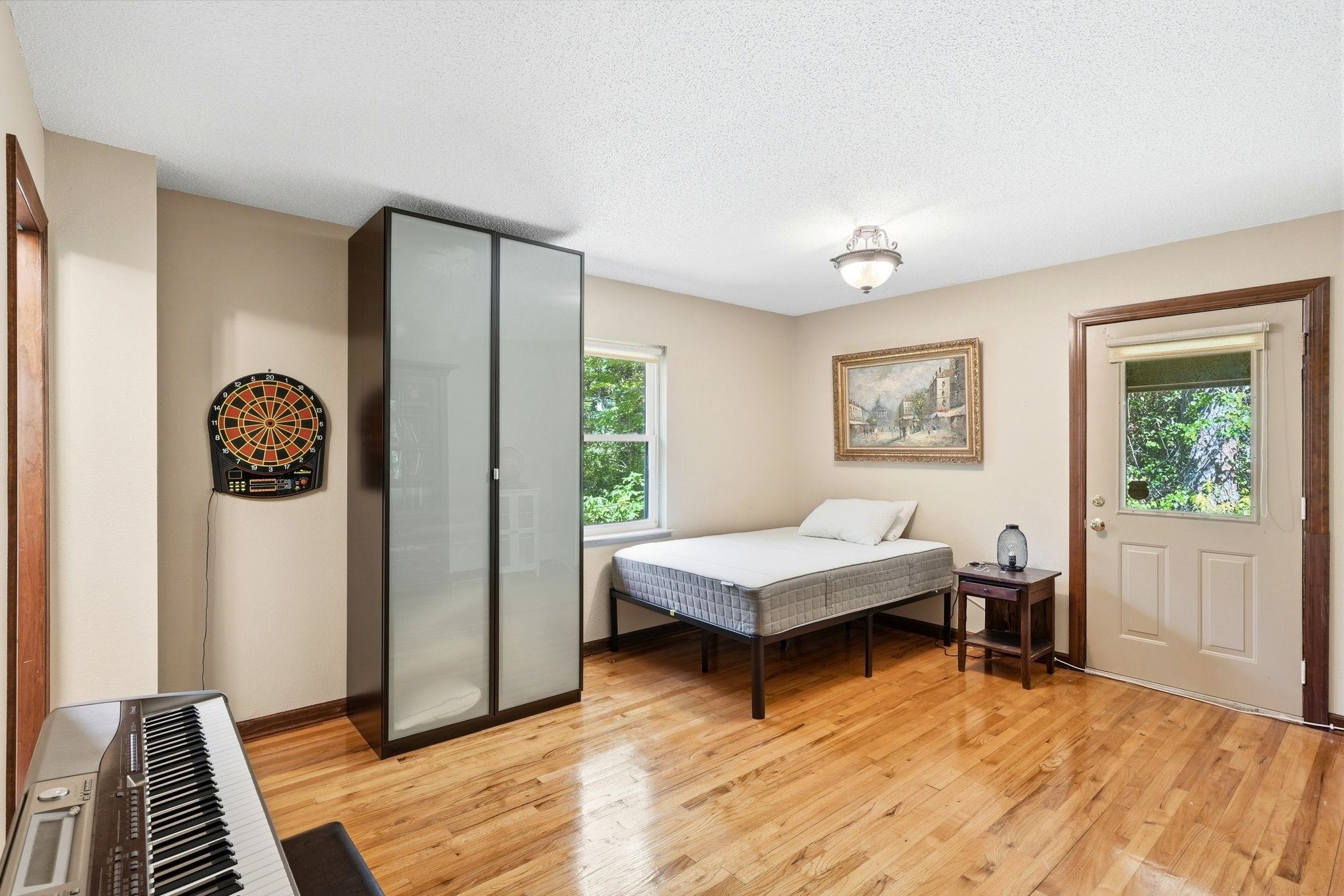 1221 LOWRY Drive