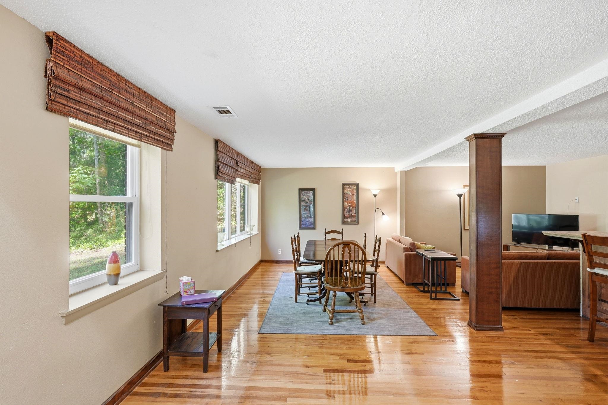 1221 LOWRY Drive