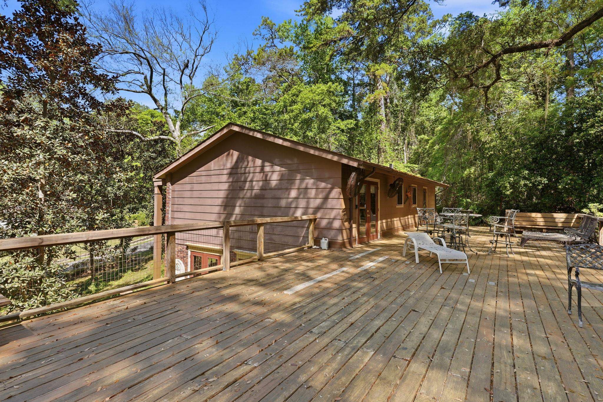 1221 LOWRY Drive
