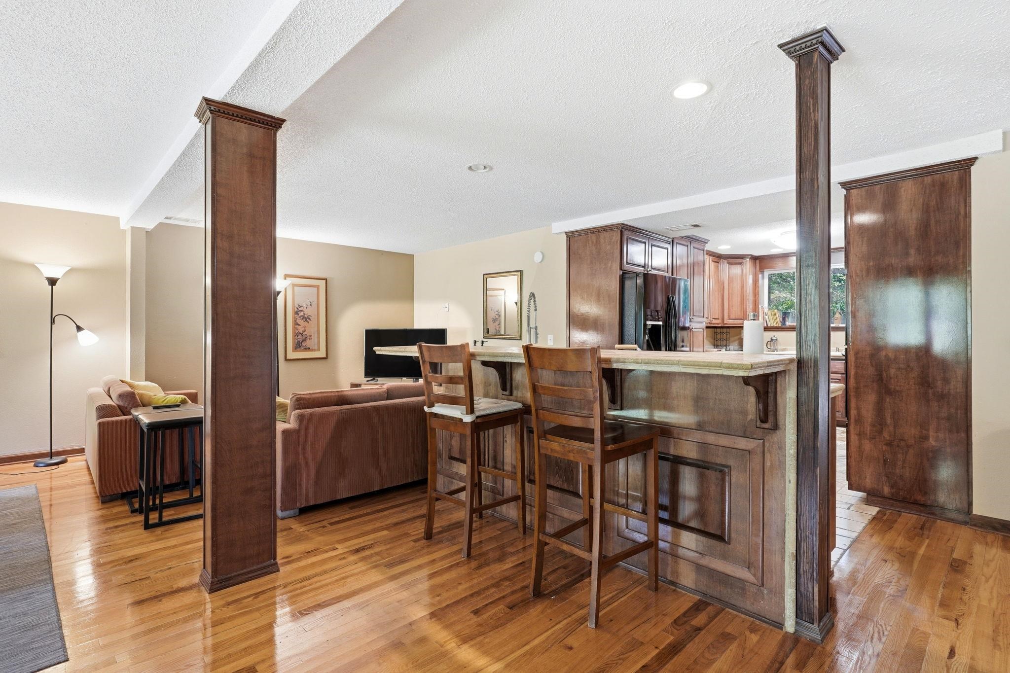 1221 LOWRY Drive