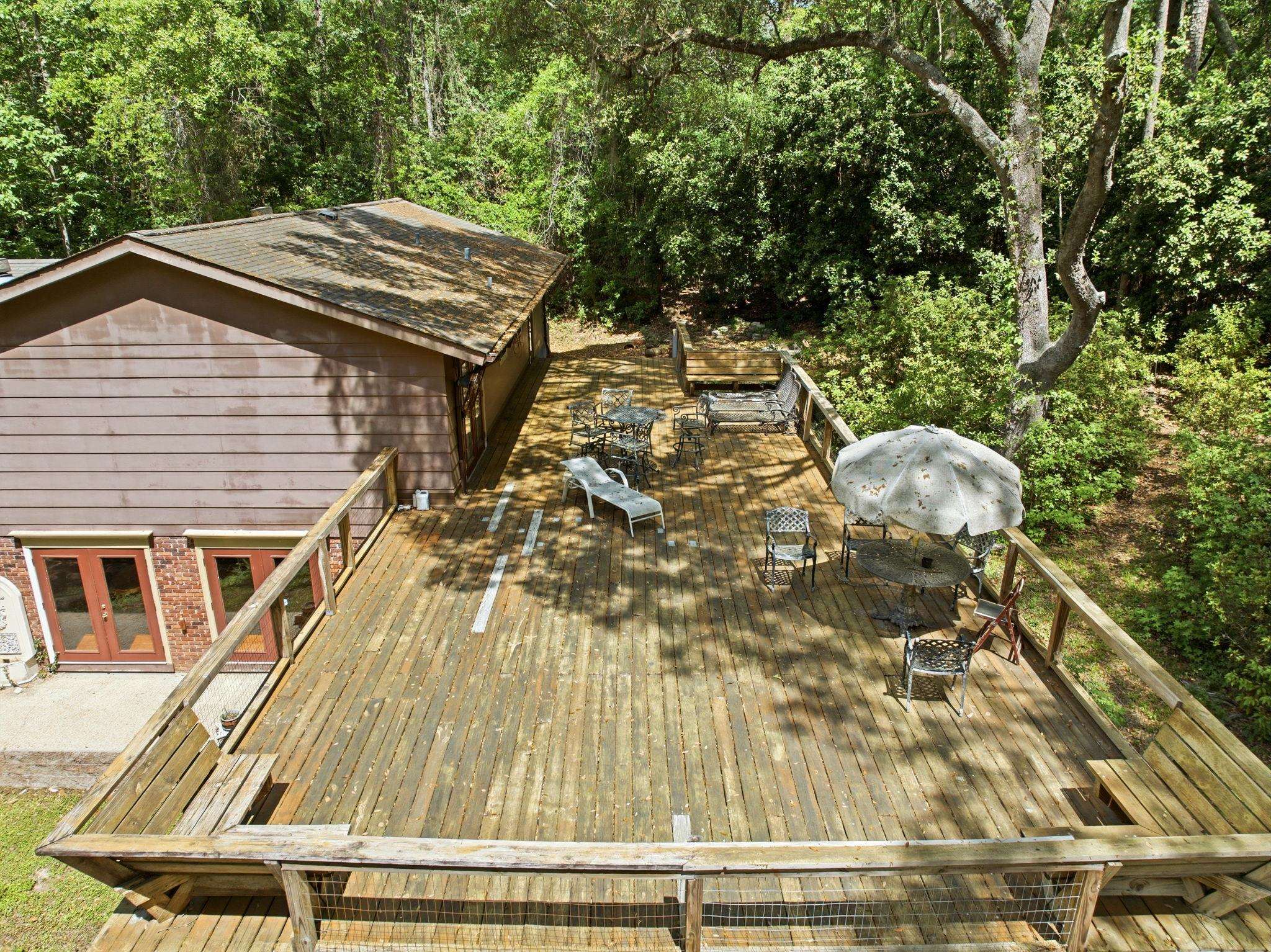 1221 LOWRY Drive