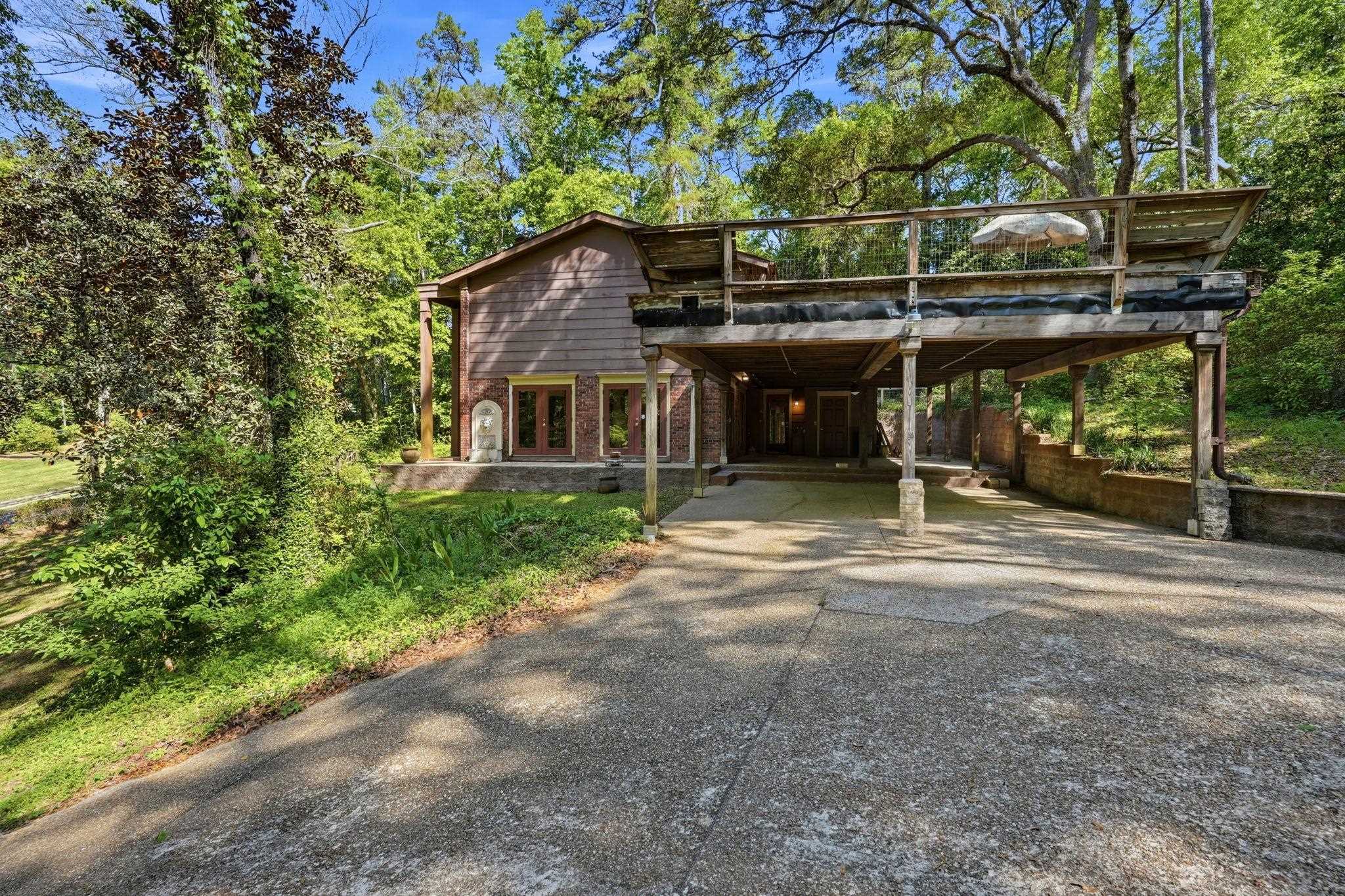 1221 LOWRY Drive