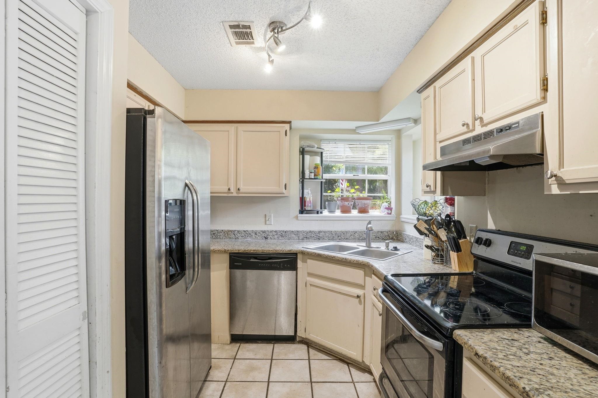 1611 Flint Ridge Lane